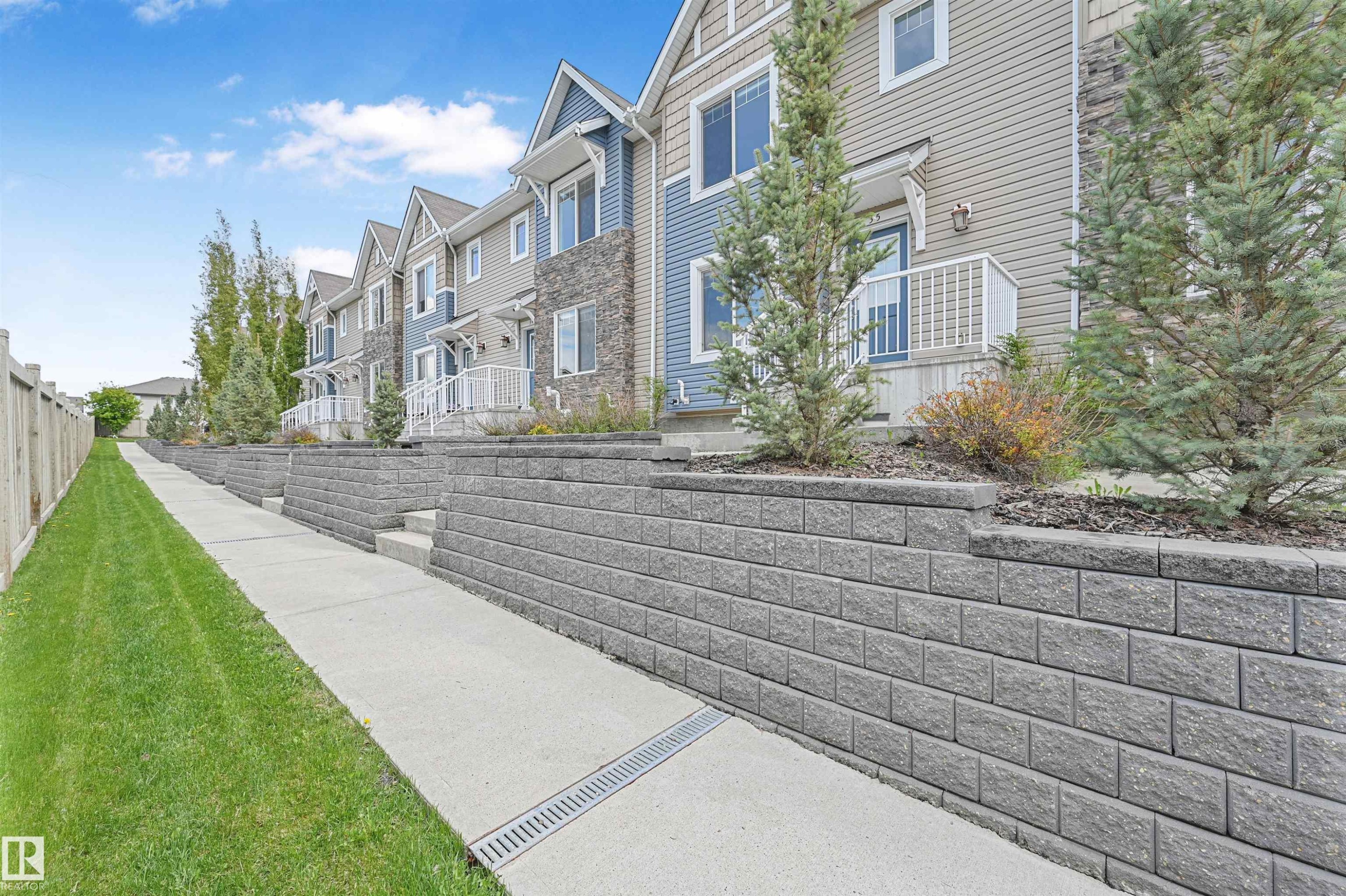 35 2922 Maple Way, Edmonton, AB - Outdoor