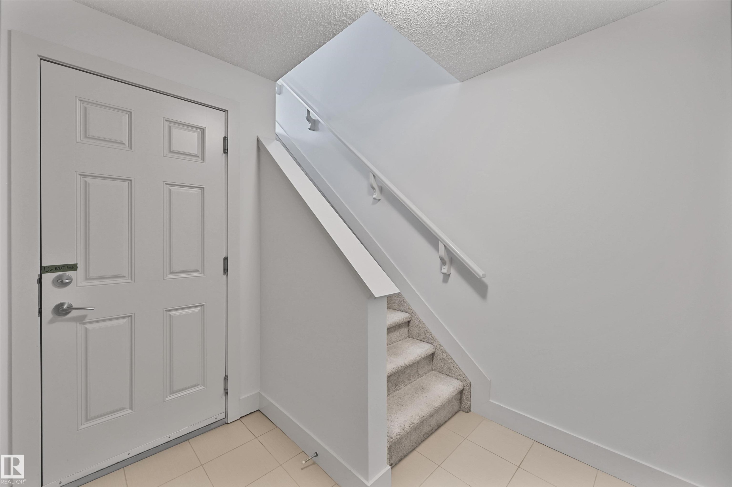 35 2922 Maple Way, Edmonton, AB - Indoor Photo Showing Other Room