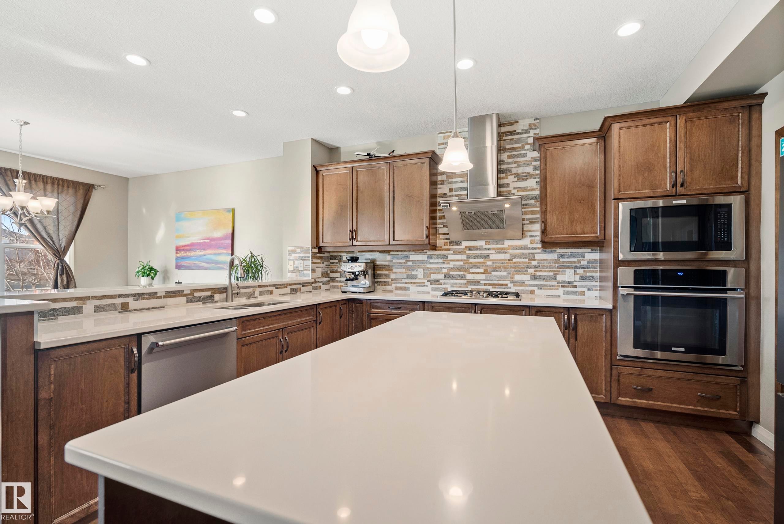 3689 Atkinson Loop, Edmonton, AB - Indoor Photo Showing Kitchen With Upgraded Kitchen