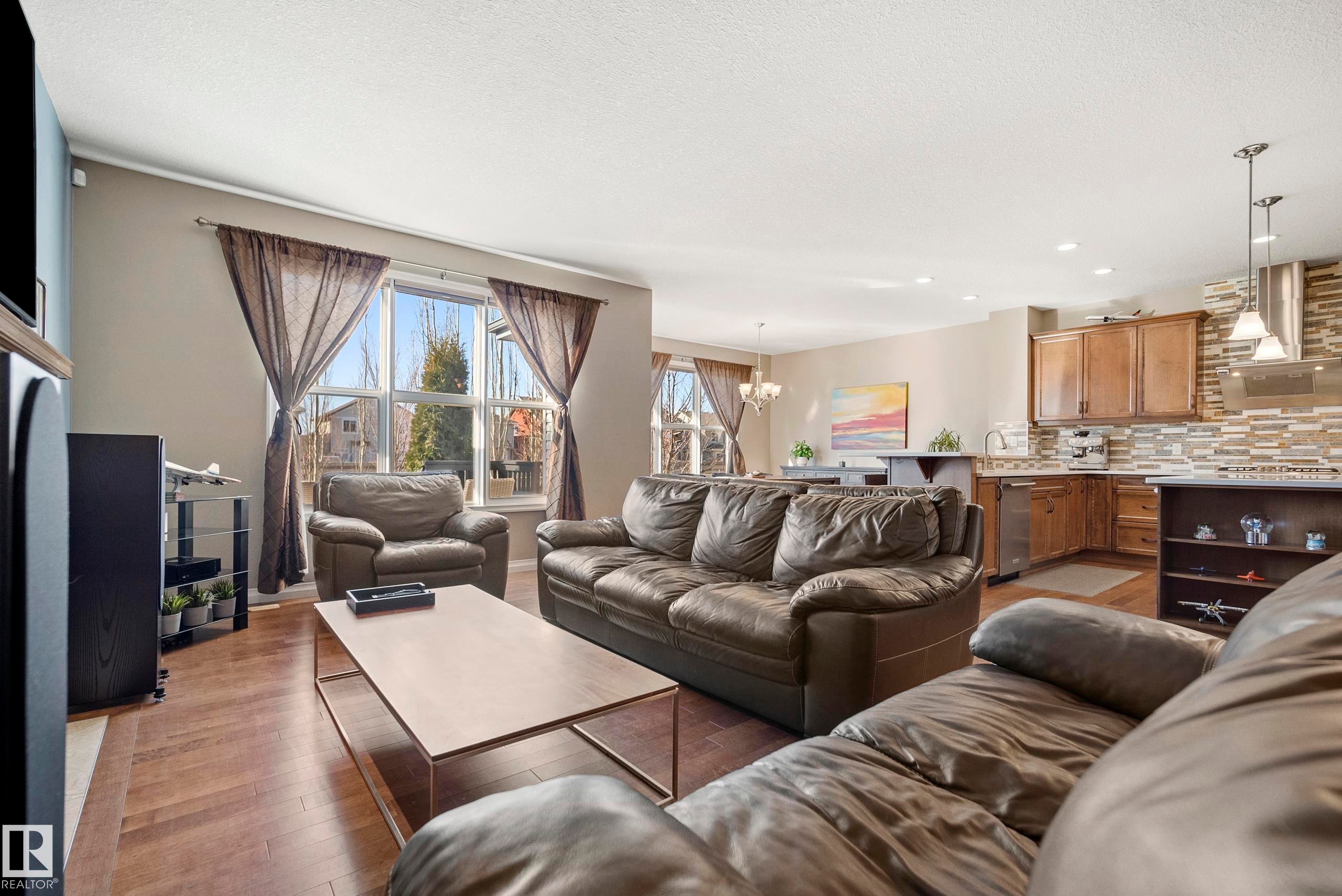 3689 Atkinson Loop, Edmonton, AB - Indoor Photo Showing Living Room