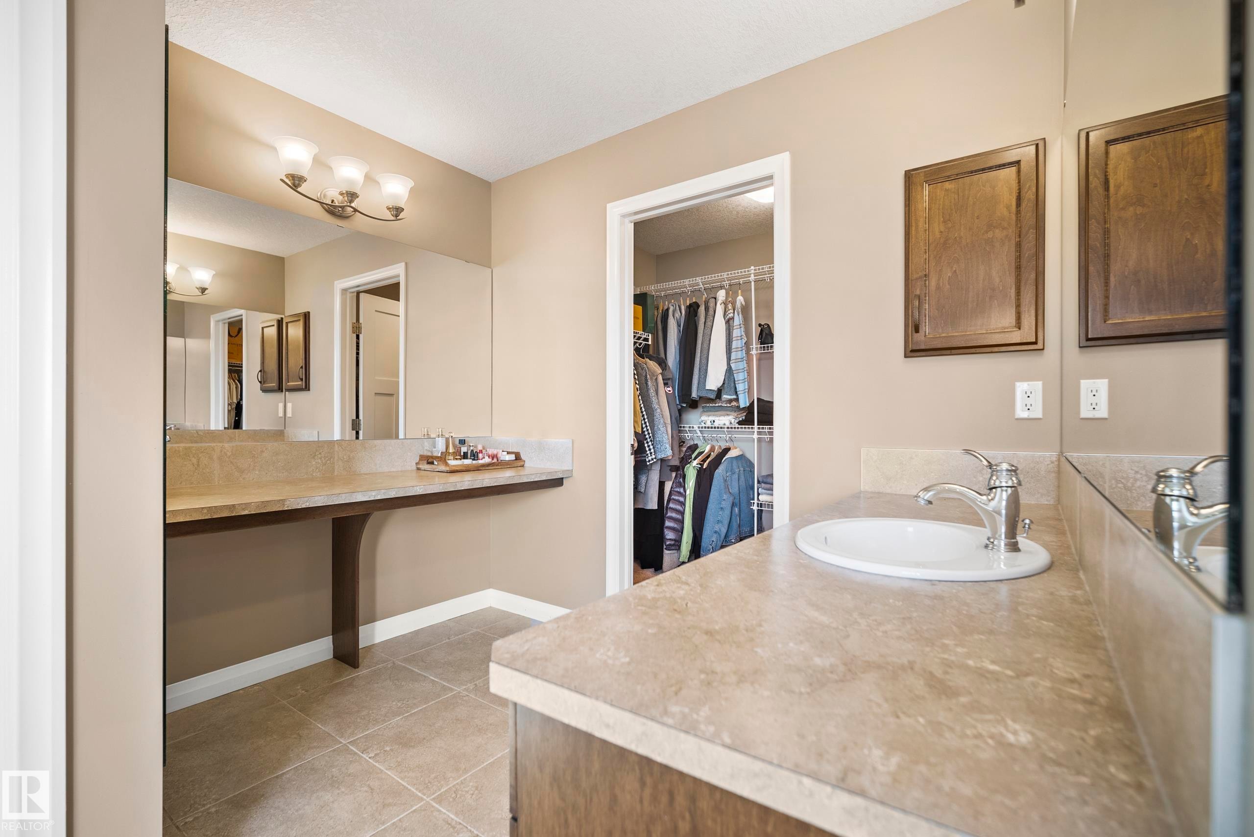 3689 Atkinson Loop, Edmonton, AB - Indoor Photo Showing Bathroom