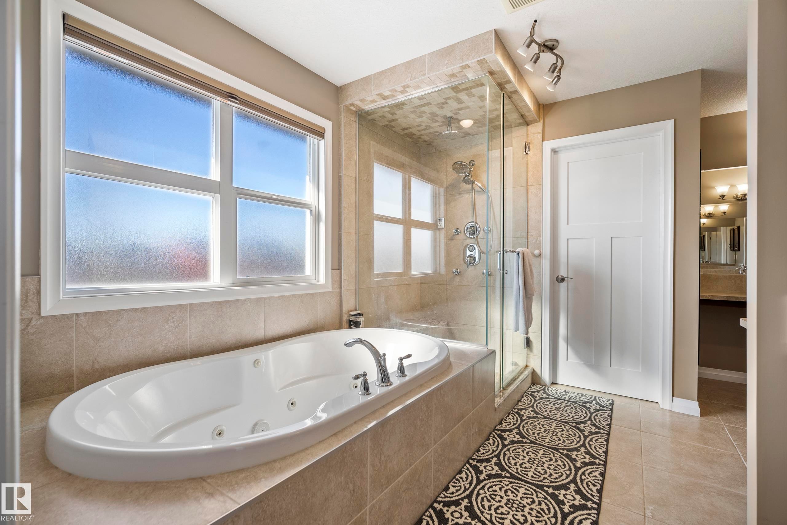 3689 Atkinson Loop, Edmonton, AB - Indoor Photo Showing Bathroom