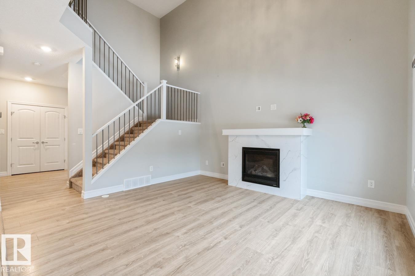 1424 29 Street, Edmonton, AB - Indoor With Fireplace