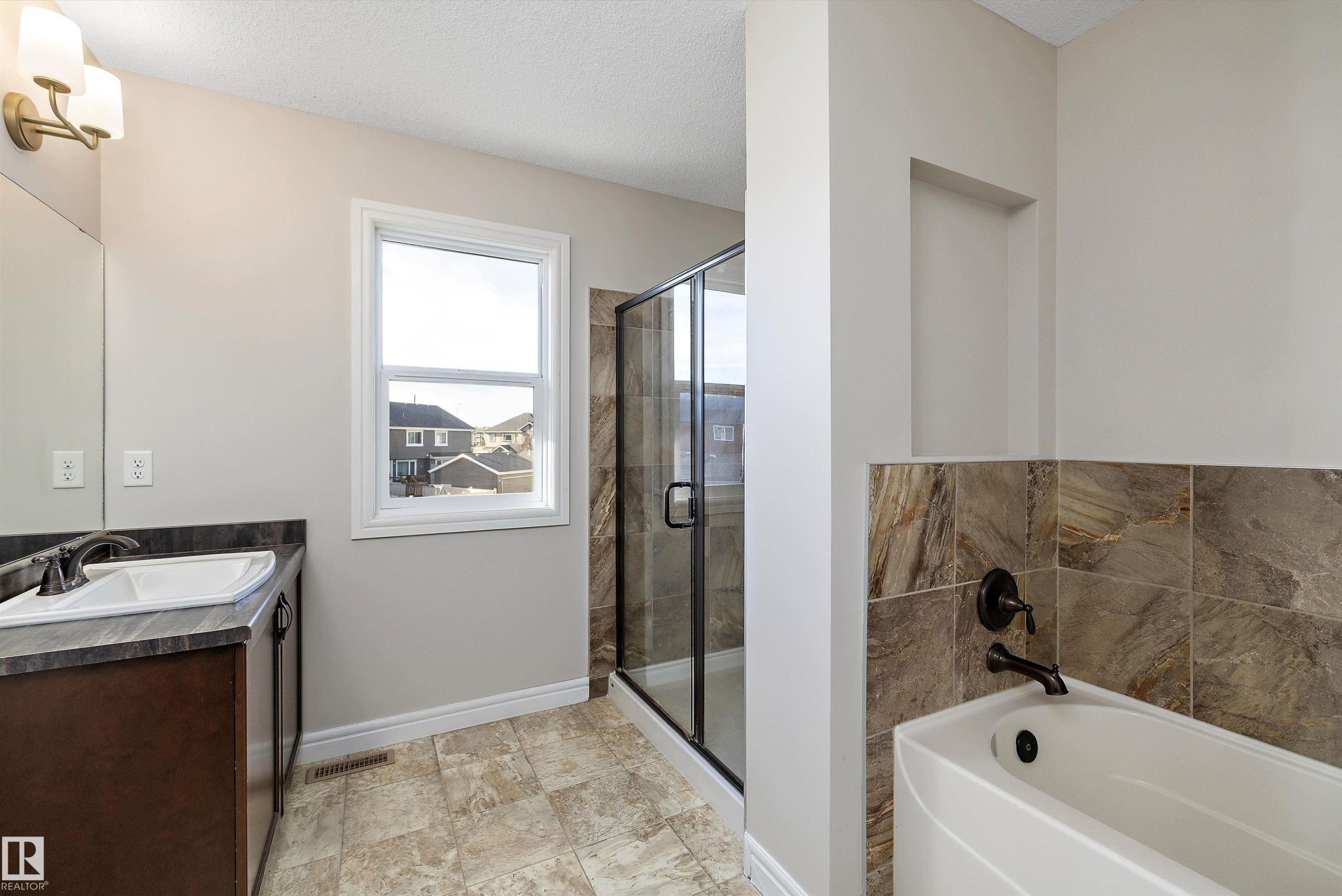 1104 161 Street, Edmonton, AB - Indoor Photo Showing Bathroom