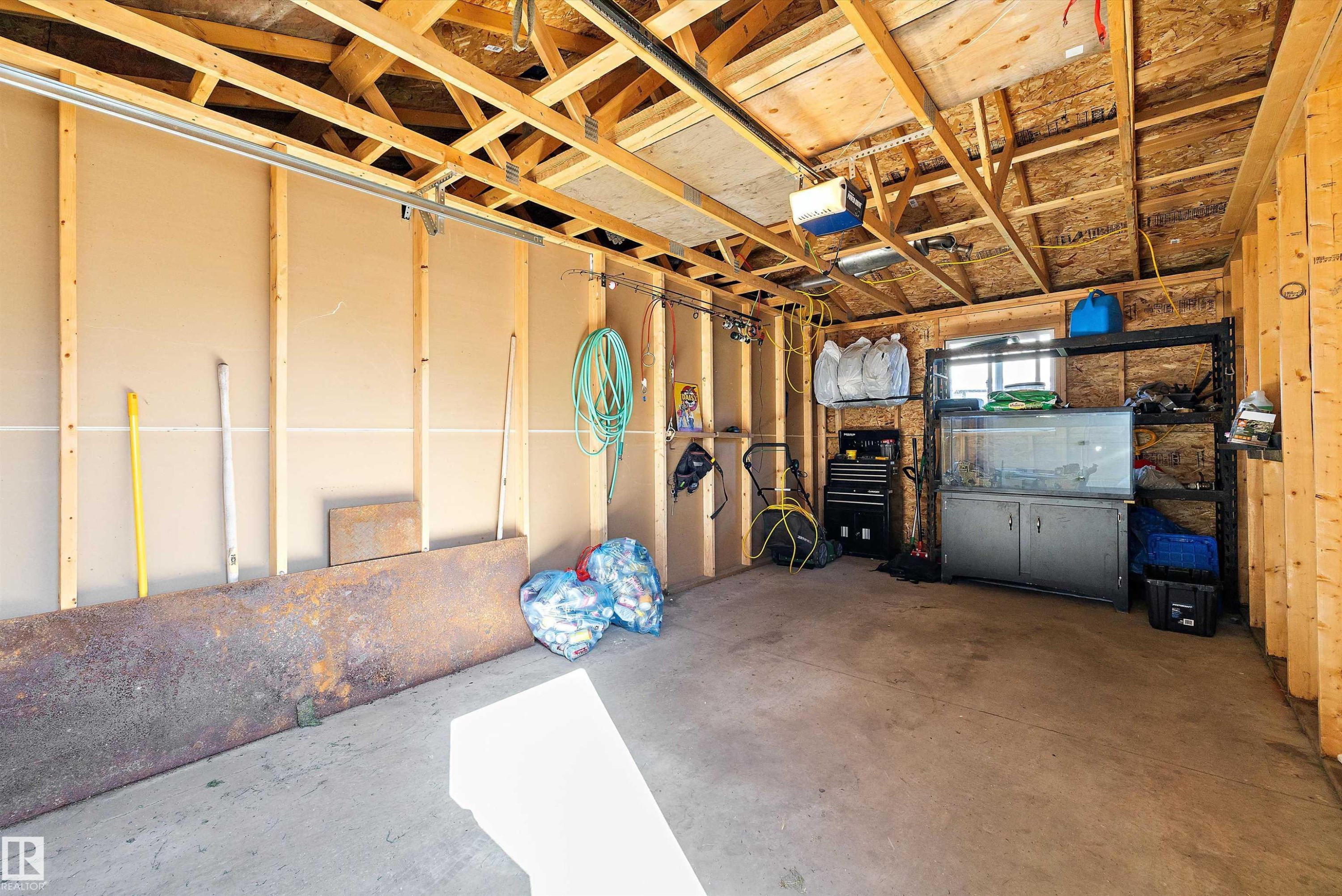 1104 161 Street, Edmonton, AB - Indoor Photo Showing Garage