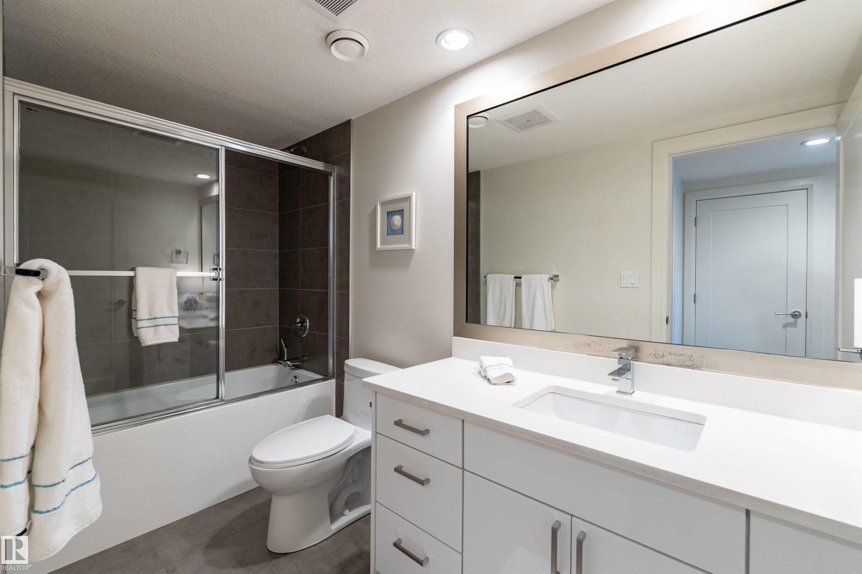 Basement Bathroom featuring Tiled Tub and Shower Combo, White Cabinets, with White Quartz Counters - 4476 Suzanna Crescent, Edmonton, AB - Indoor Photo Showing Bathroom
