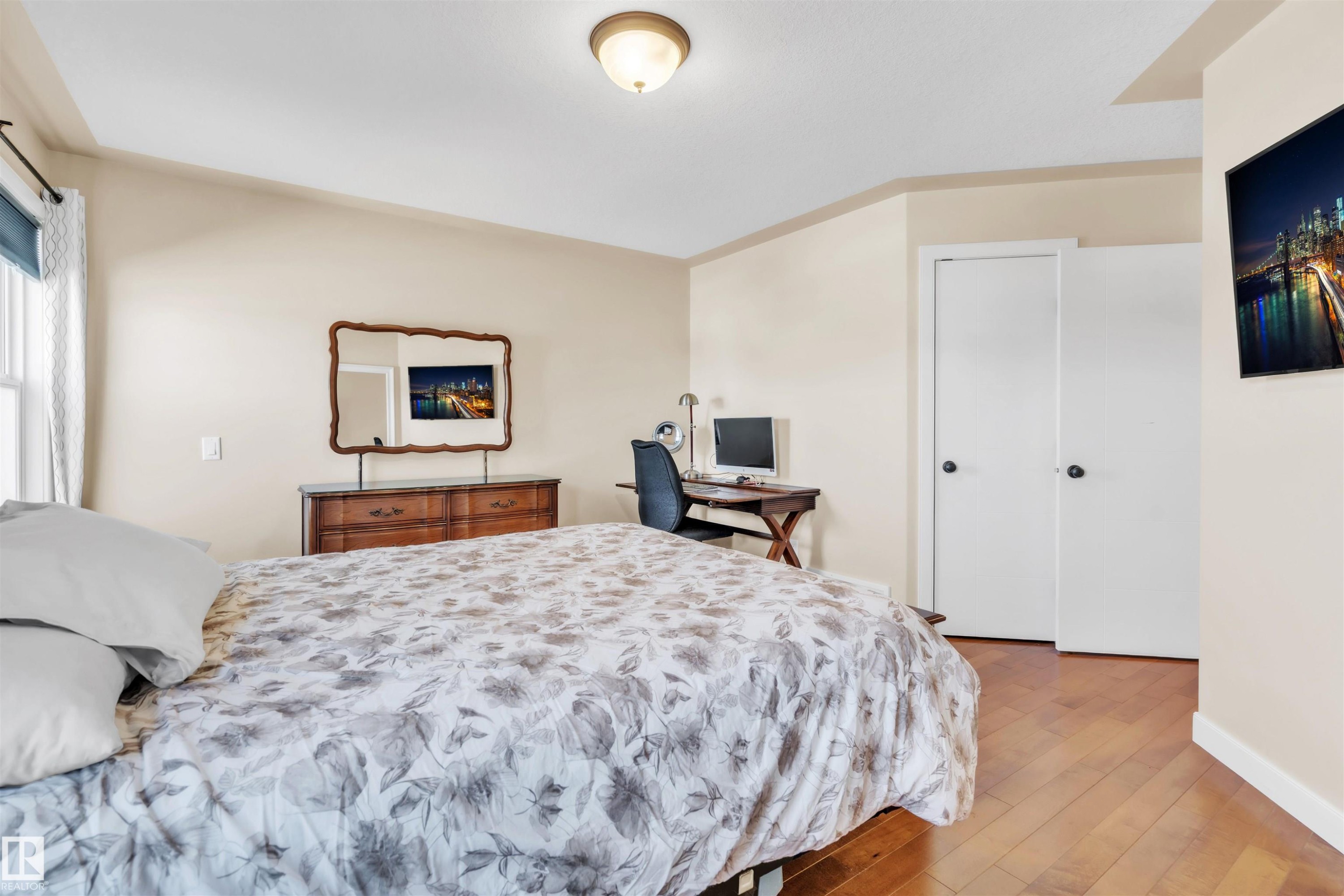 702 Pheasant Close, Cold Lake, AB - Indoor Photo Showing Bedroom