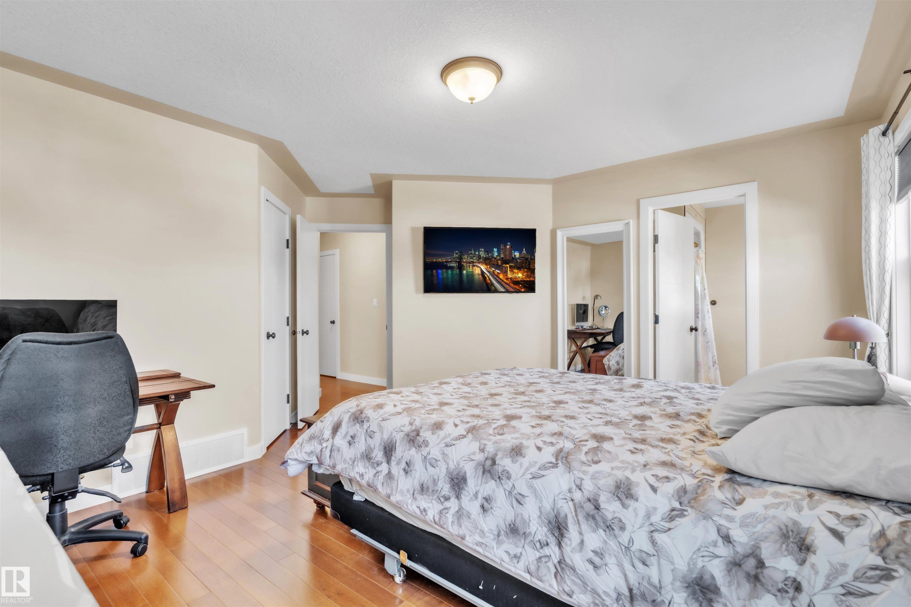 702 Pheasant Close, Cold Lake, AB - Indoor Photo Showing Bedroom