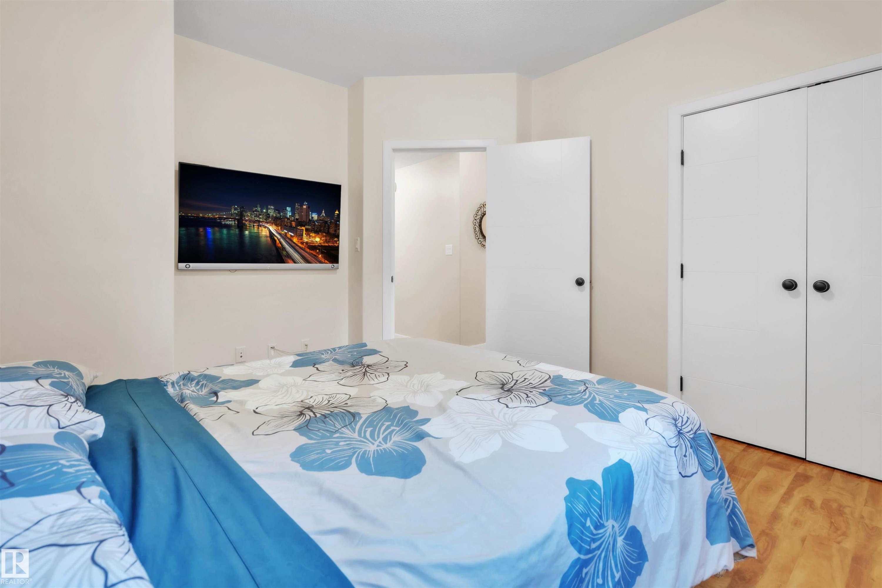 702 Pheasant Close, Cold Lake, AB - Indoor Photo Showing Bedroom