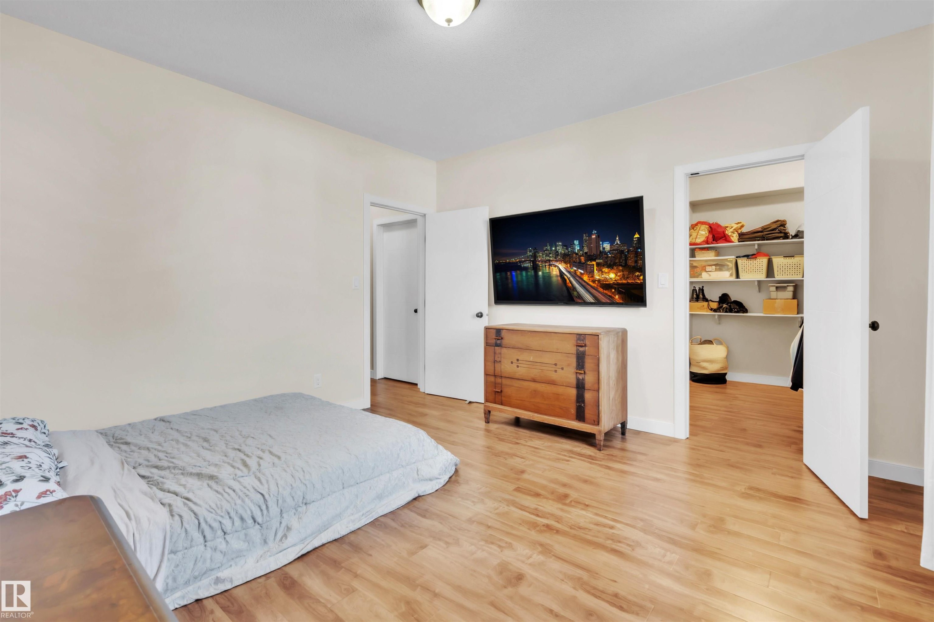 702 Pheasant Close, Cold Lake, AB - Indoor Photo Showing Bedroom