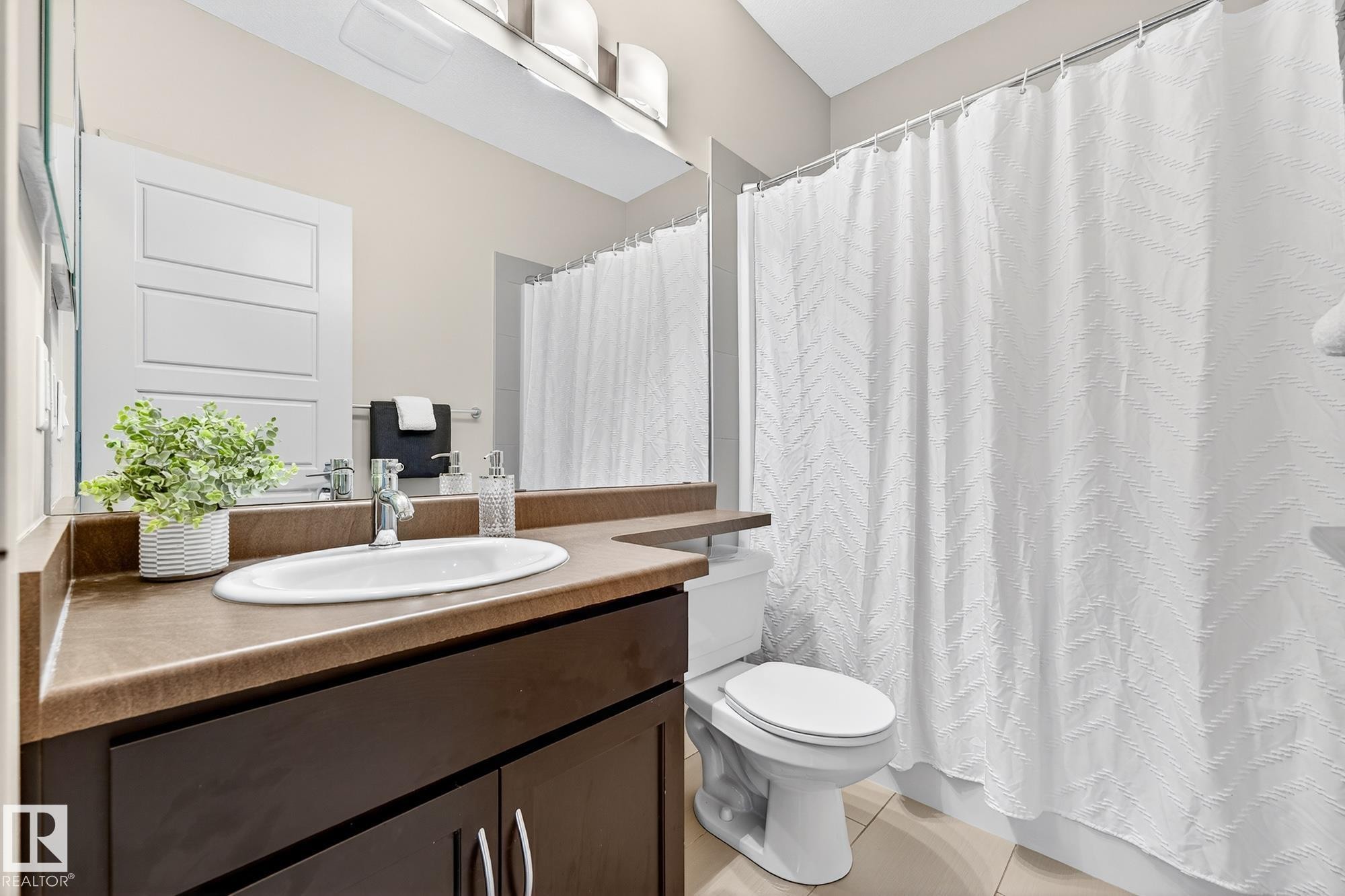 247 308 Ambleside Link, Edmonton, AB - Indoor Photo Showing Bathroom