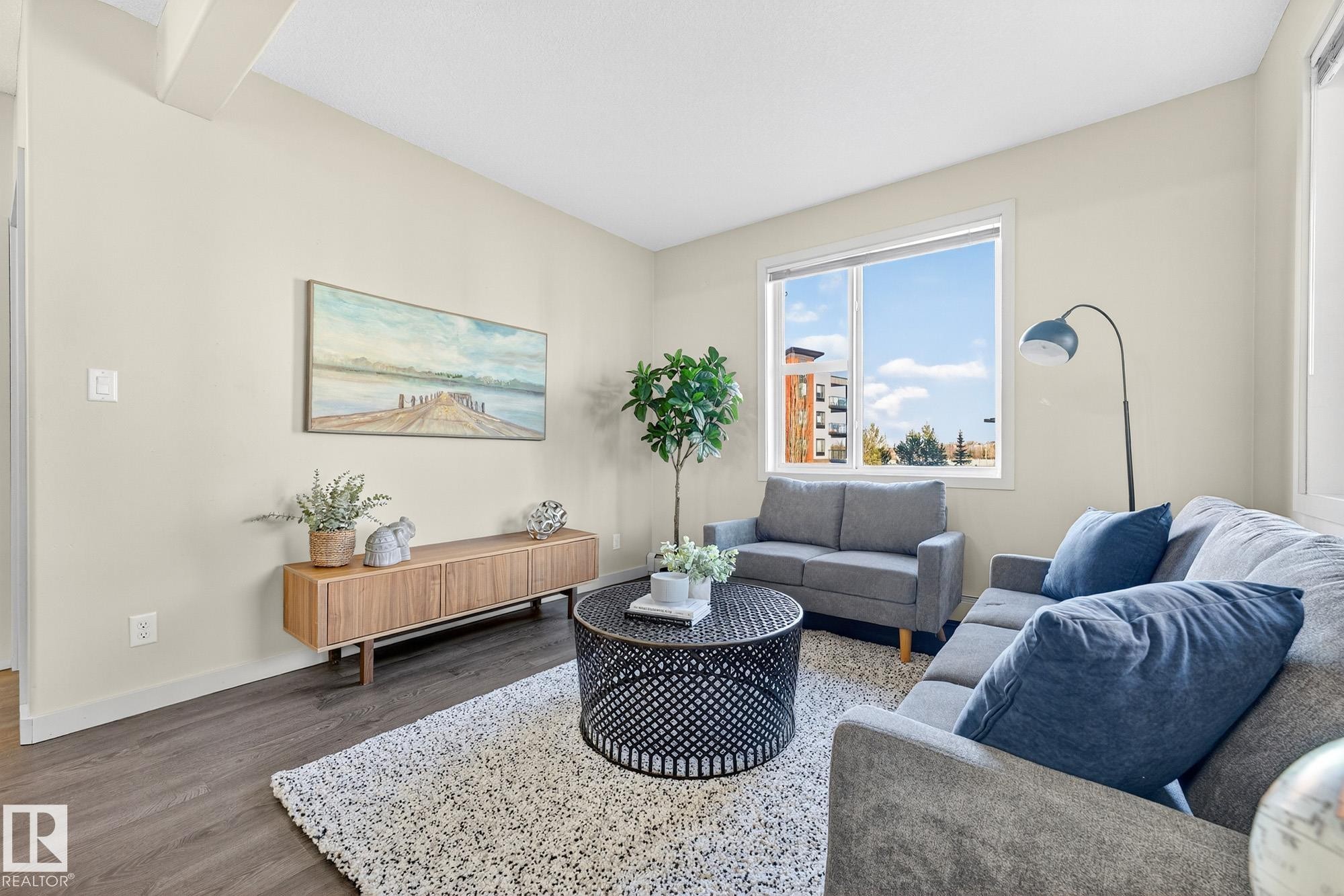 247 308 Ambleside Link, Edmonton, AB - Indoor Photo Showing Living Room
