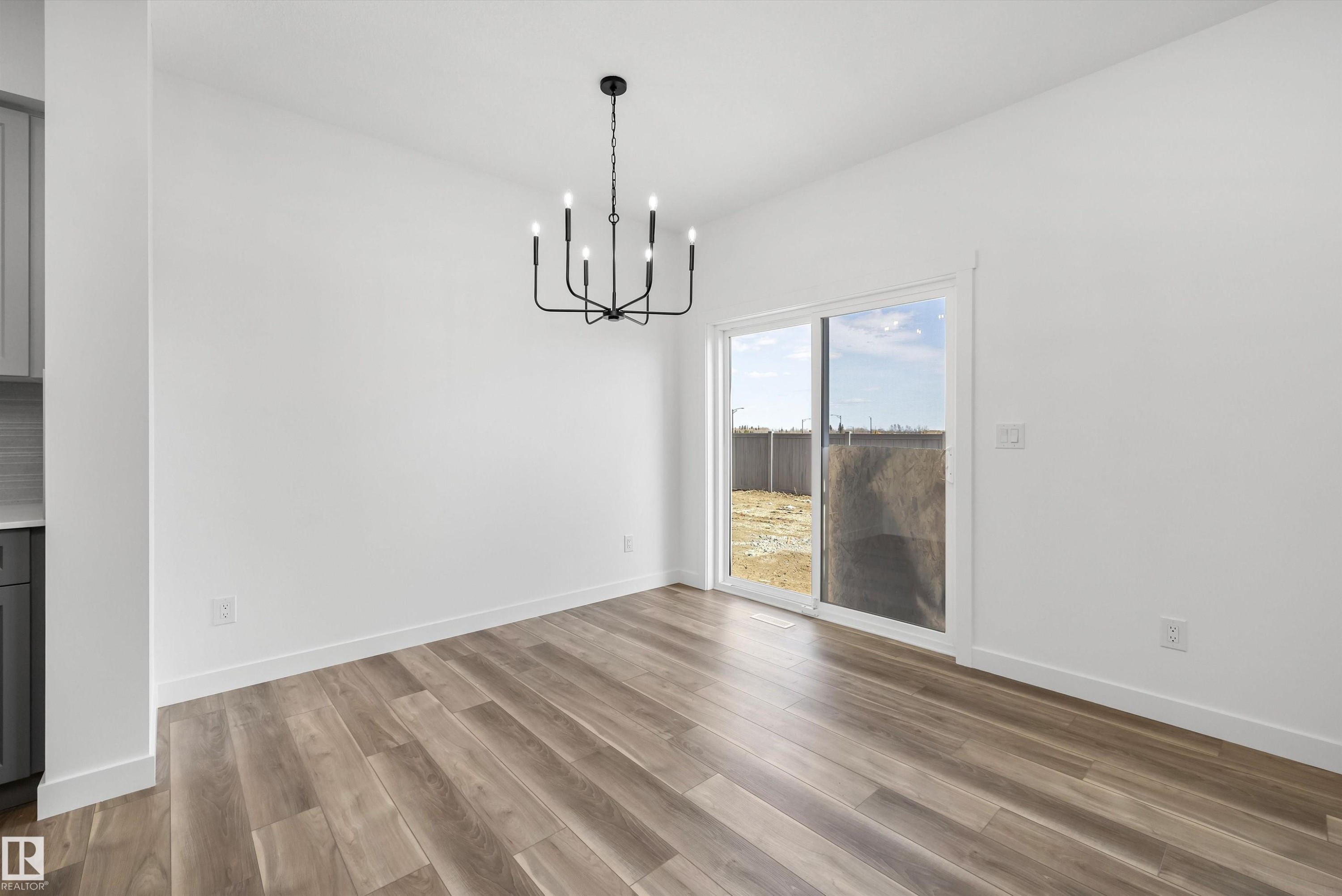 19111 20 Avenue, Edmonton, AB - Indoor Photo Showing Other Room
