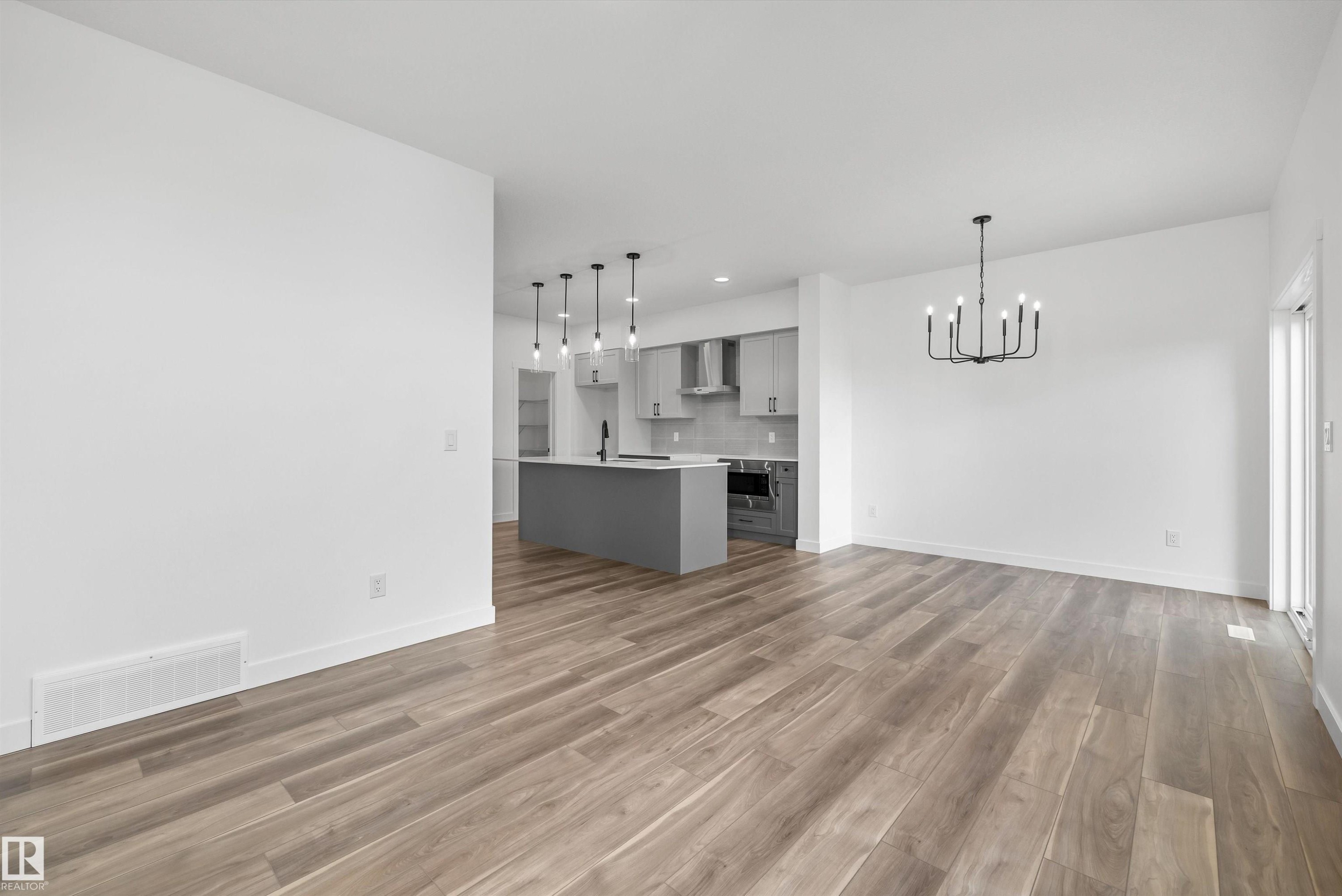 19111 20 Avenue, Edmonton, AB - Indoor Photo Showing Kitchen