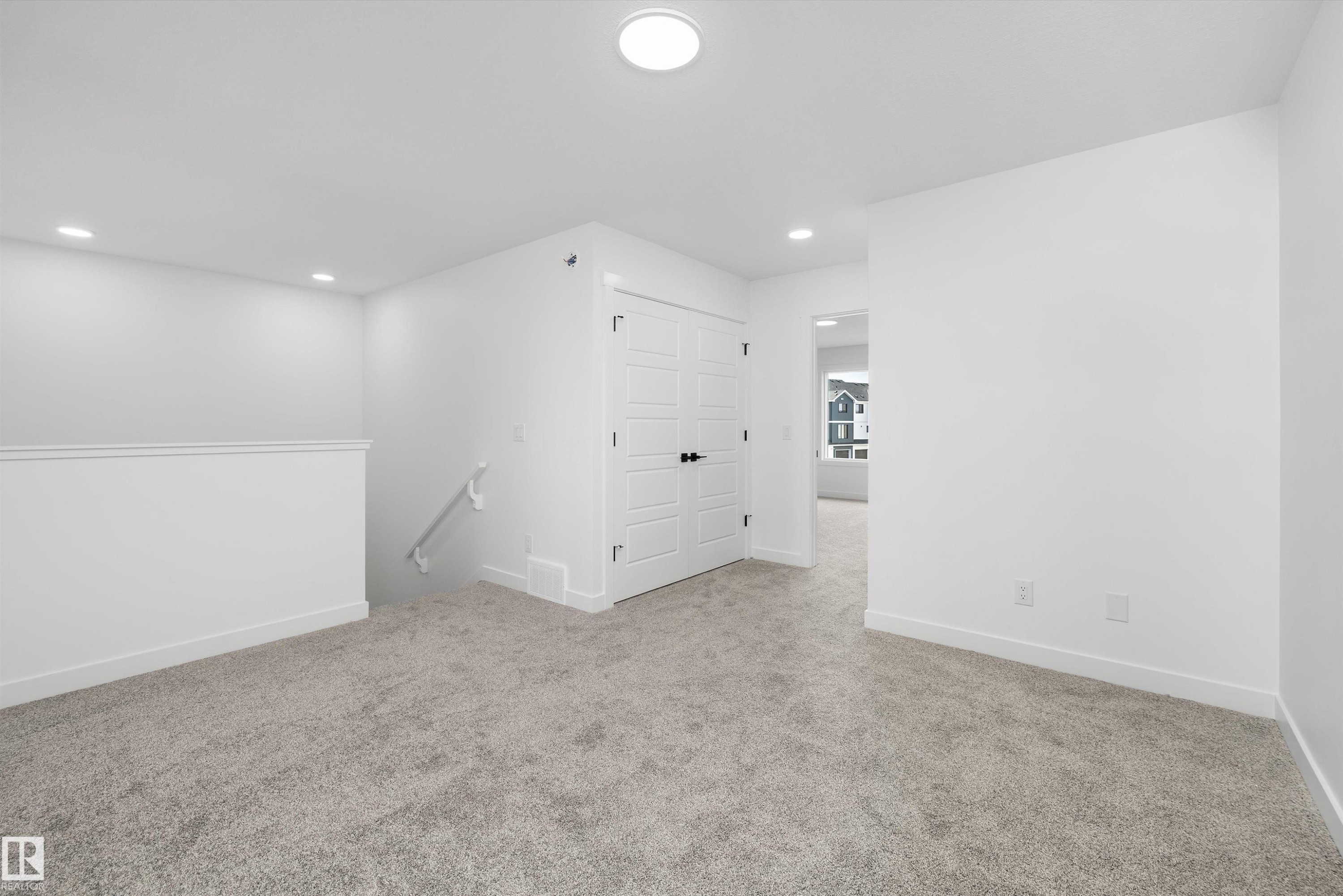 19111 20 Avenue, Edmonton, AB - Indoor Photo Showing Other Room
