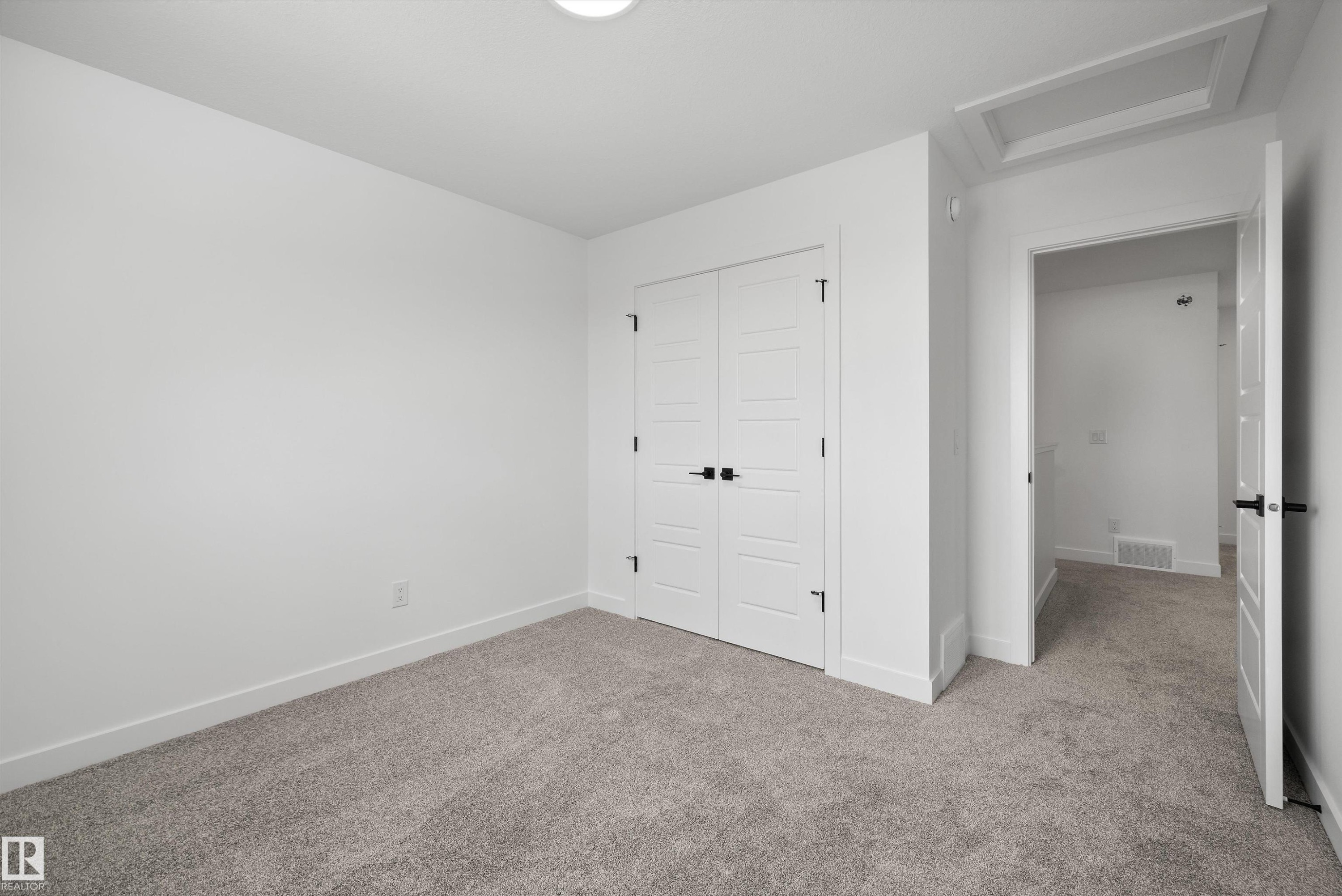 19111 20 Avenue, Edmonton, AB - Indoor Photo Showing Other Room