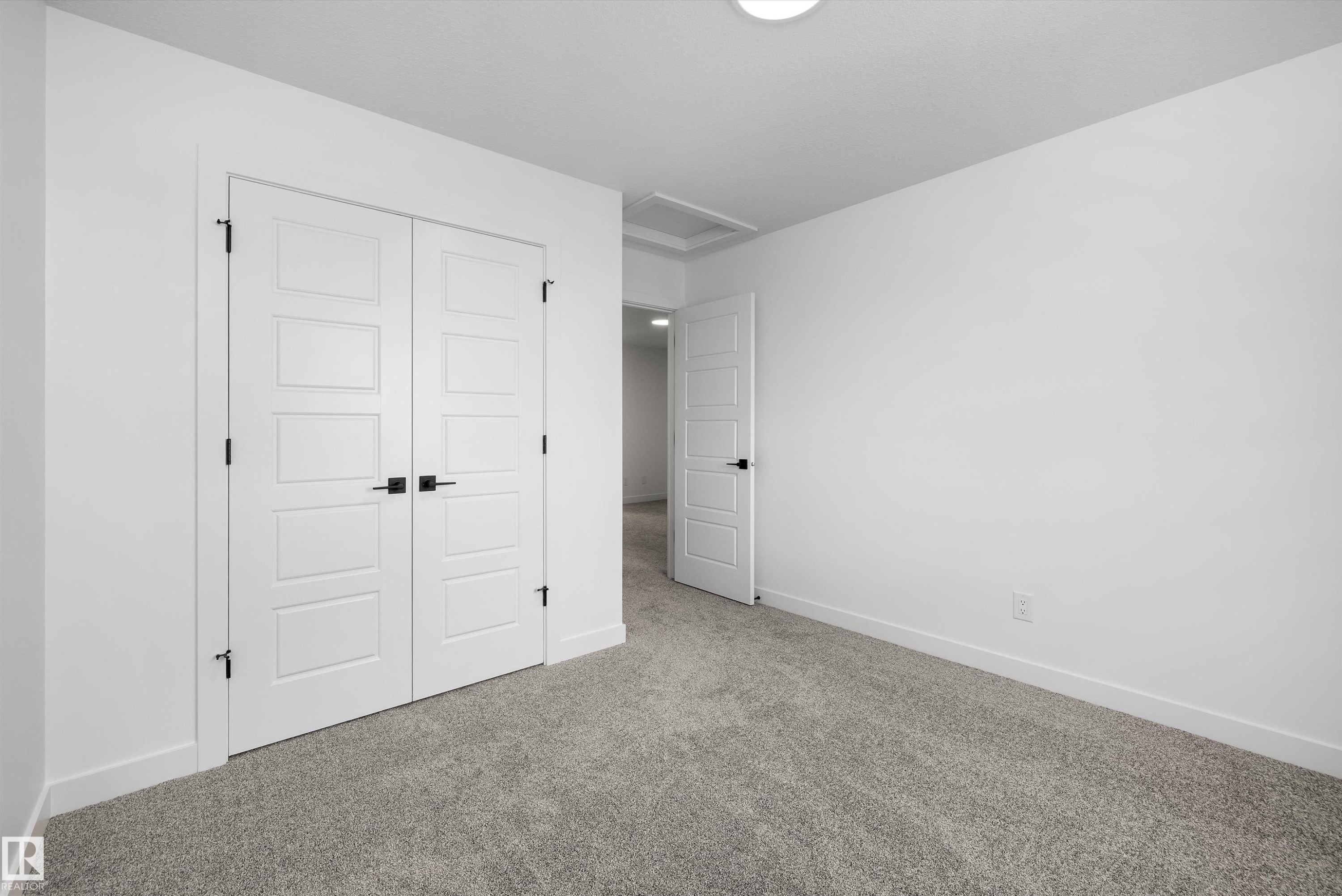 19111 20 Avenue, Edmonton, AB - Indoor Photo Showing Other Room