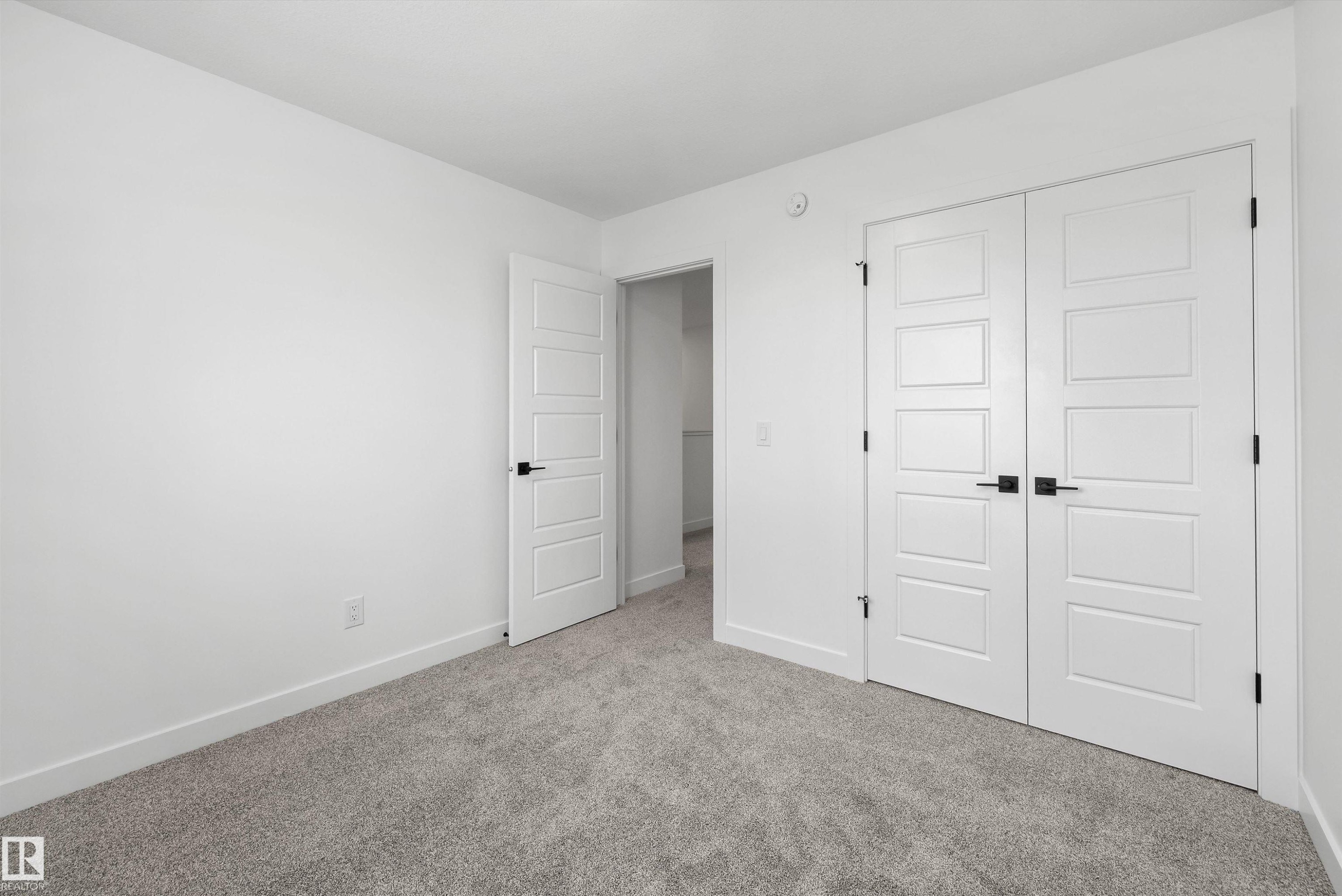 19111 20 Avenue, Edmonton, AB - Indoor Photo Showing Other Room