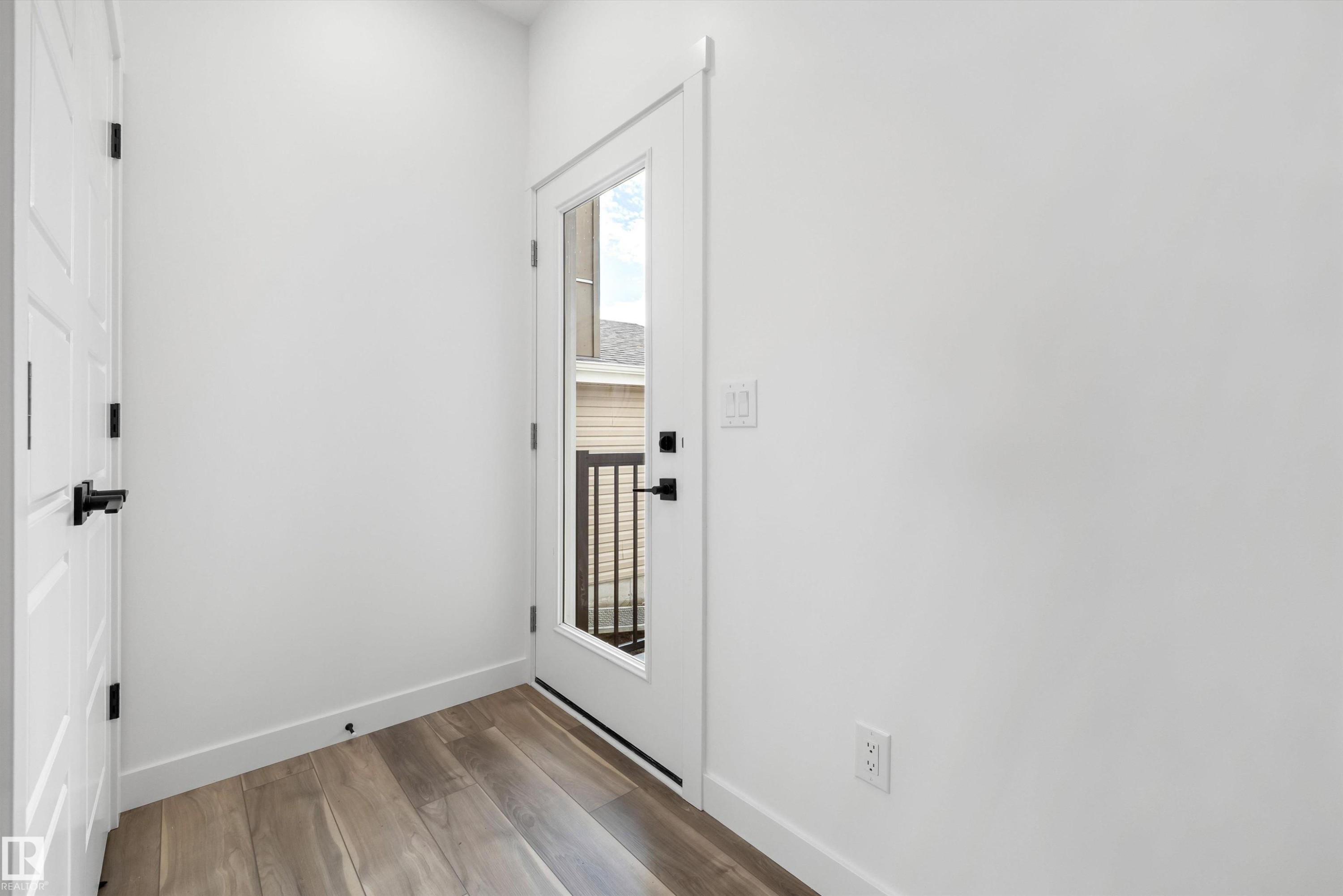 19111 20 Avenue, Edmonton, AB - Indoor Photo Showing Other Room