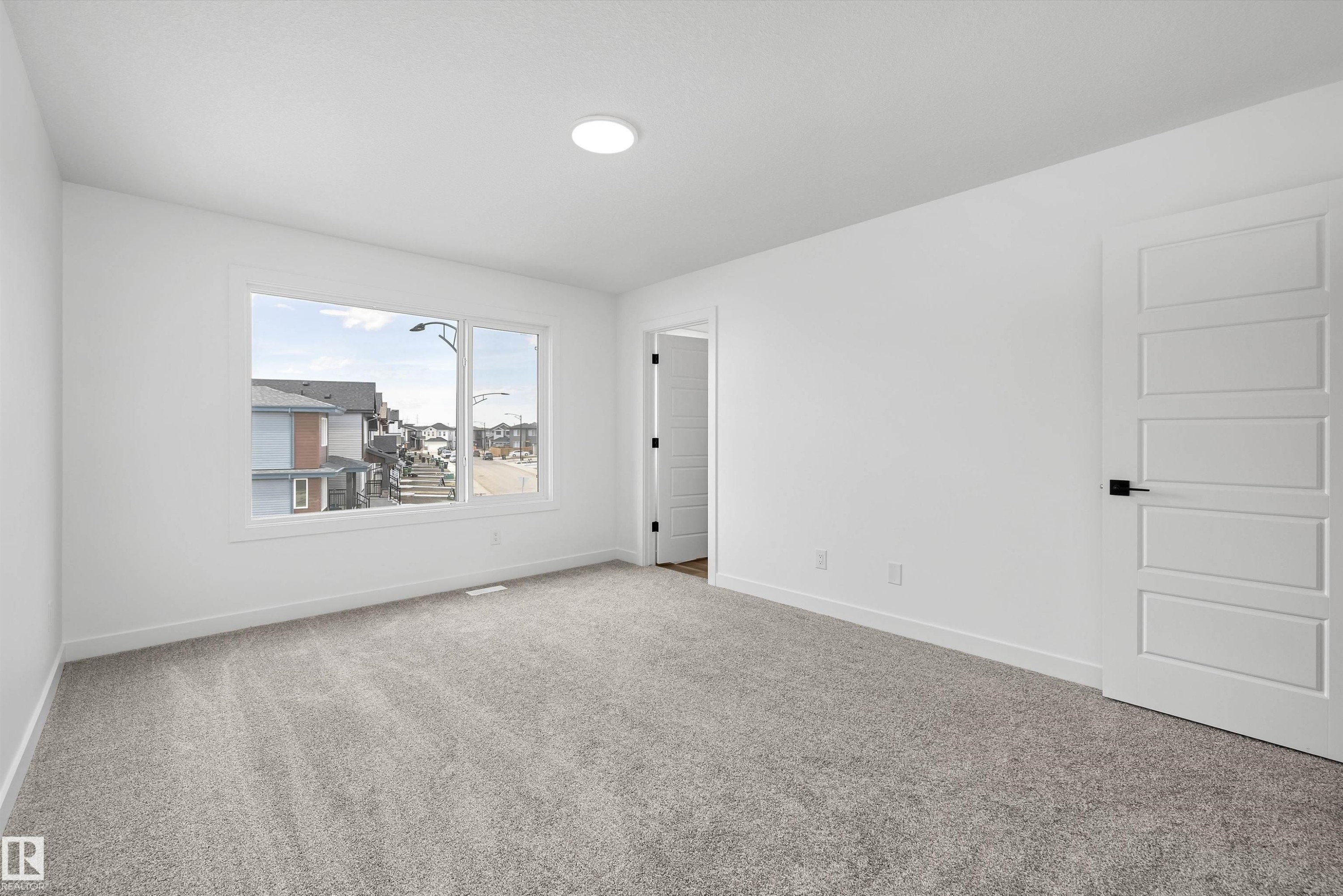 19111 20 Avenue, Edmonton, AB - Indoor Photo Showing Other Room