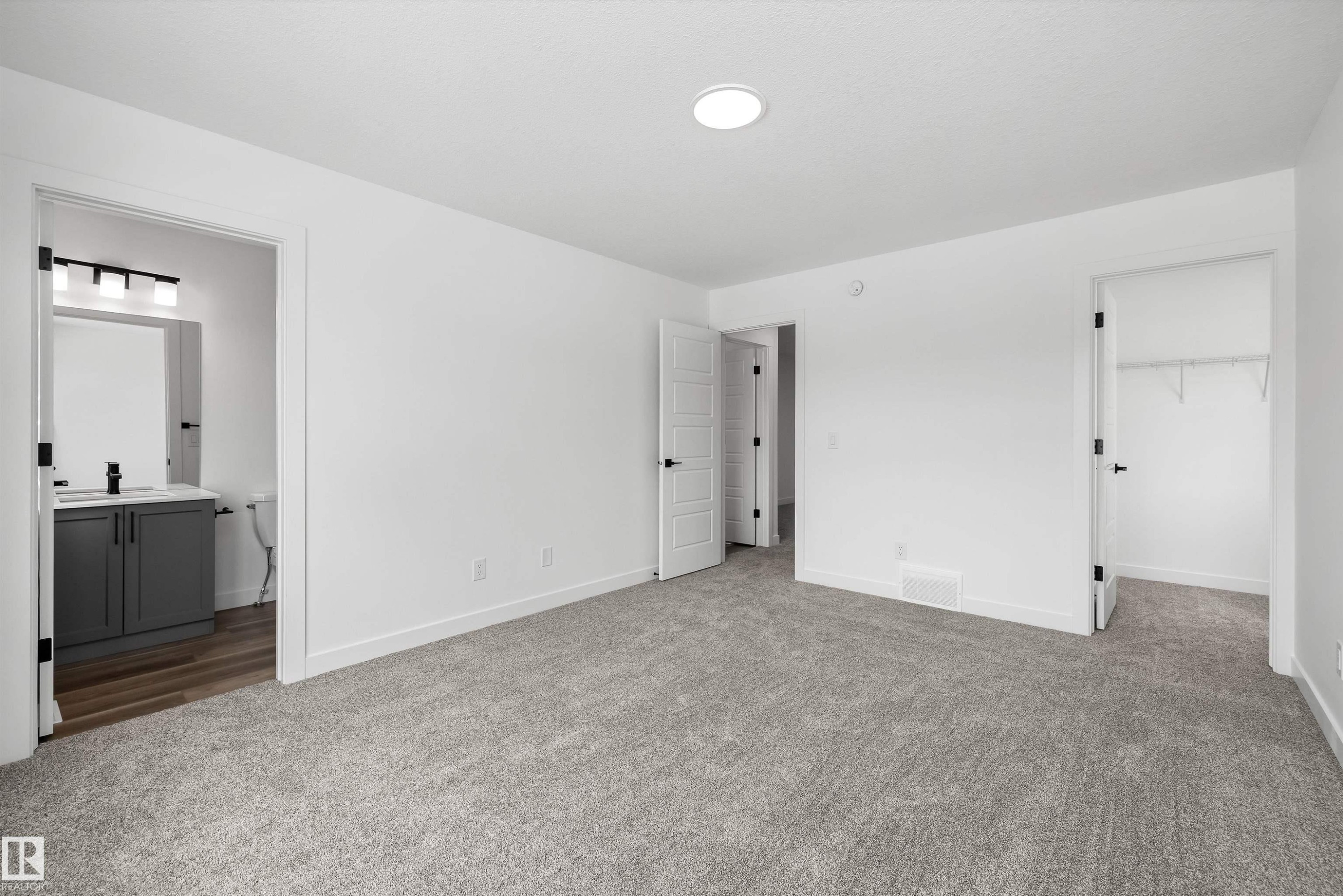 19111 20 Avenue, Edmonton, AB - Indoor Photo Showing Other Room