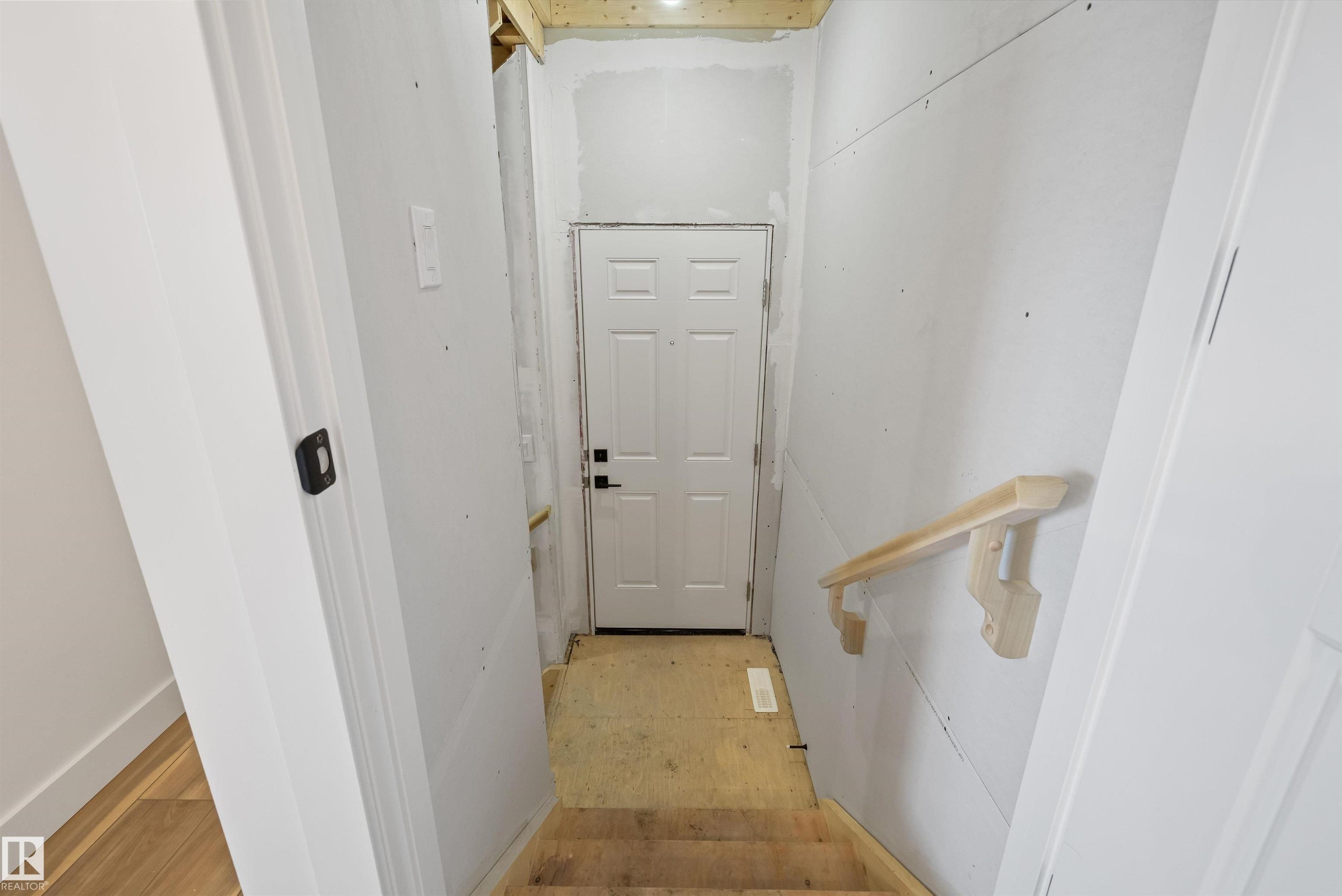 19111 20 Avenue, Edmonton, AB - Indoor Photo Showing Other Room