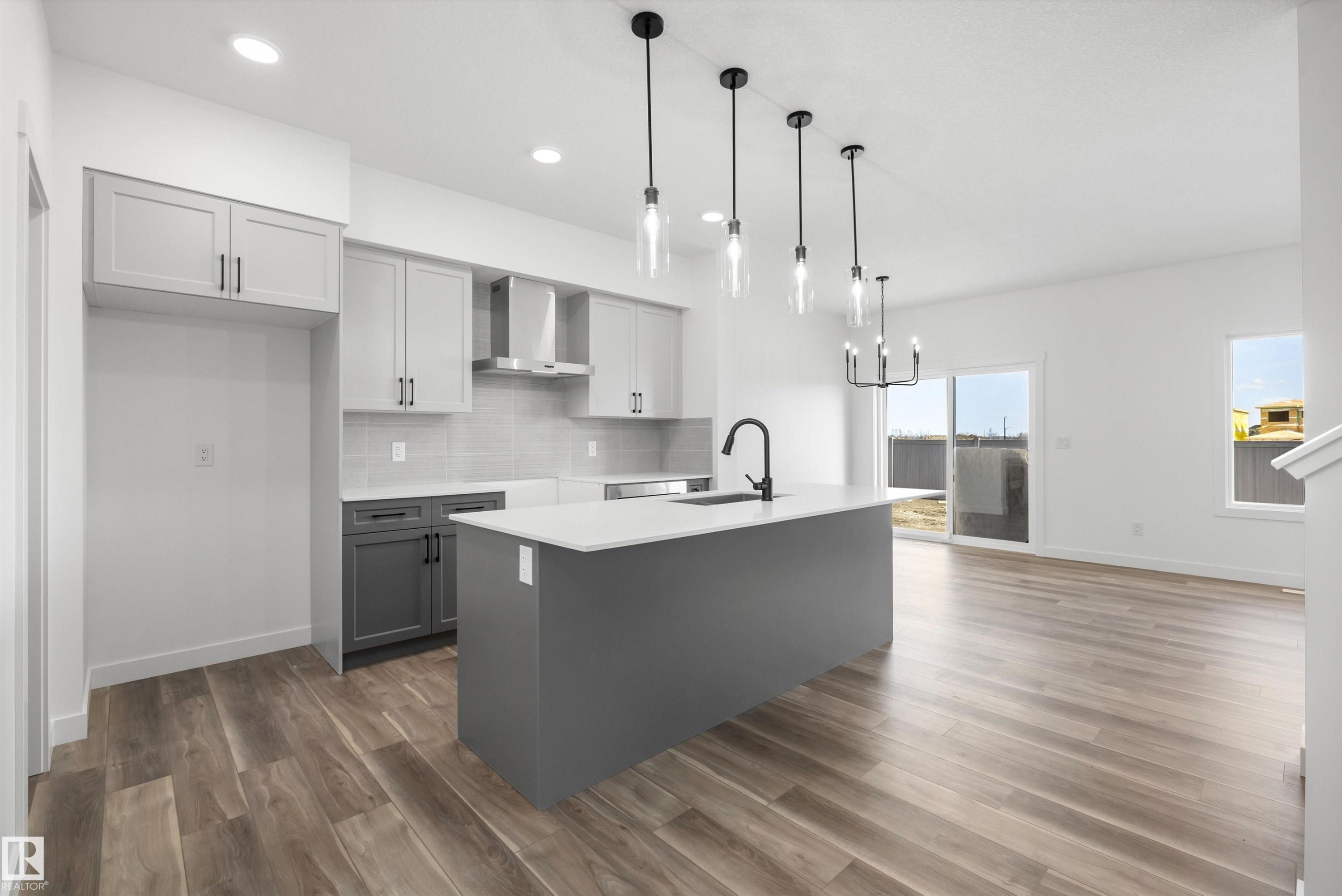 19111 20 Avenue, Edmonton, AB - Indoor Photo Showing Kitchen With Upgraded Kitchen