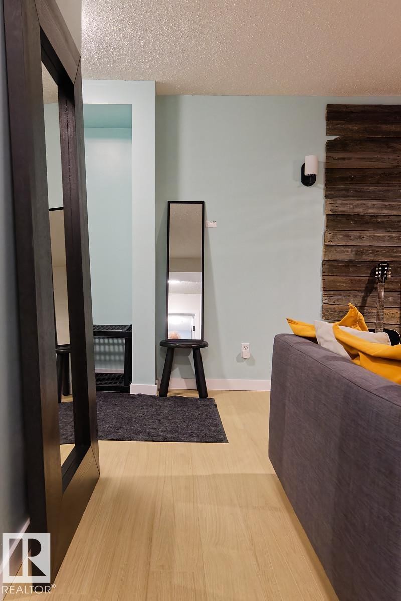 105 11217 103 Avenue Nw, Edmonton, AB - Indoor