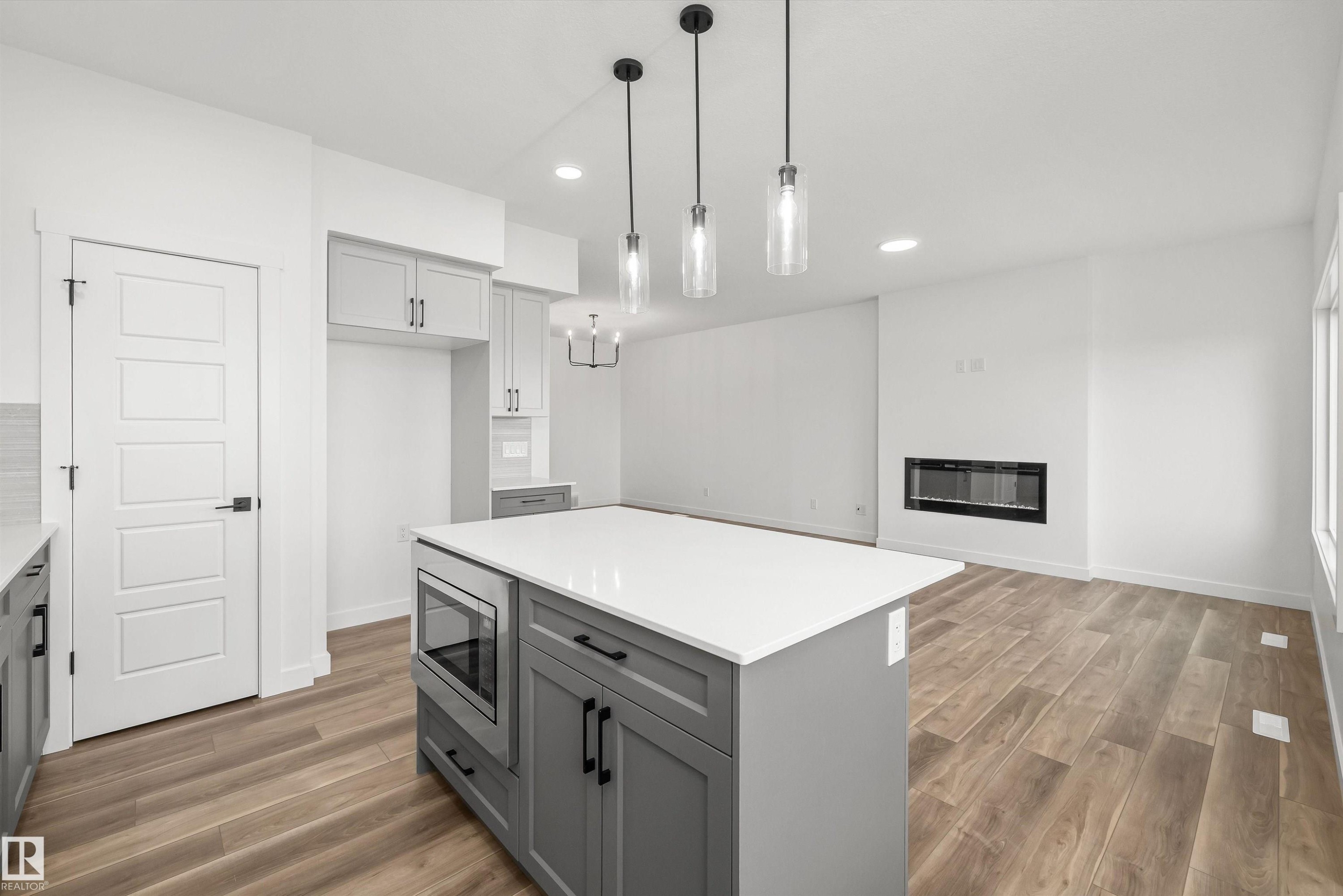 19115 20 Avenue Nw, Edmonton, AB - Indoor Photo Showing Other Room