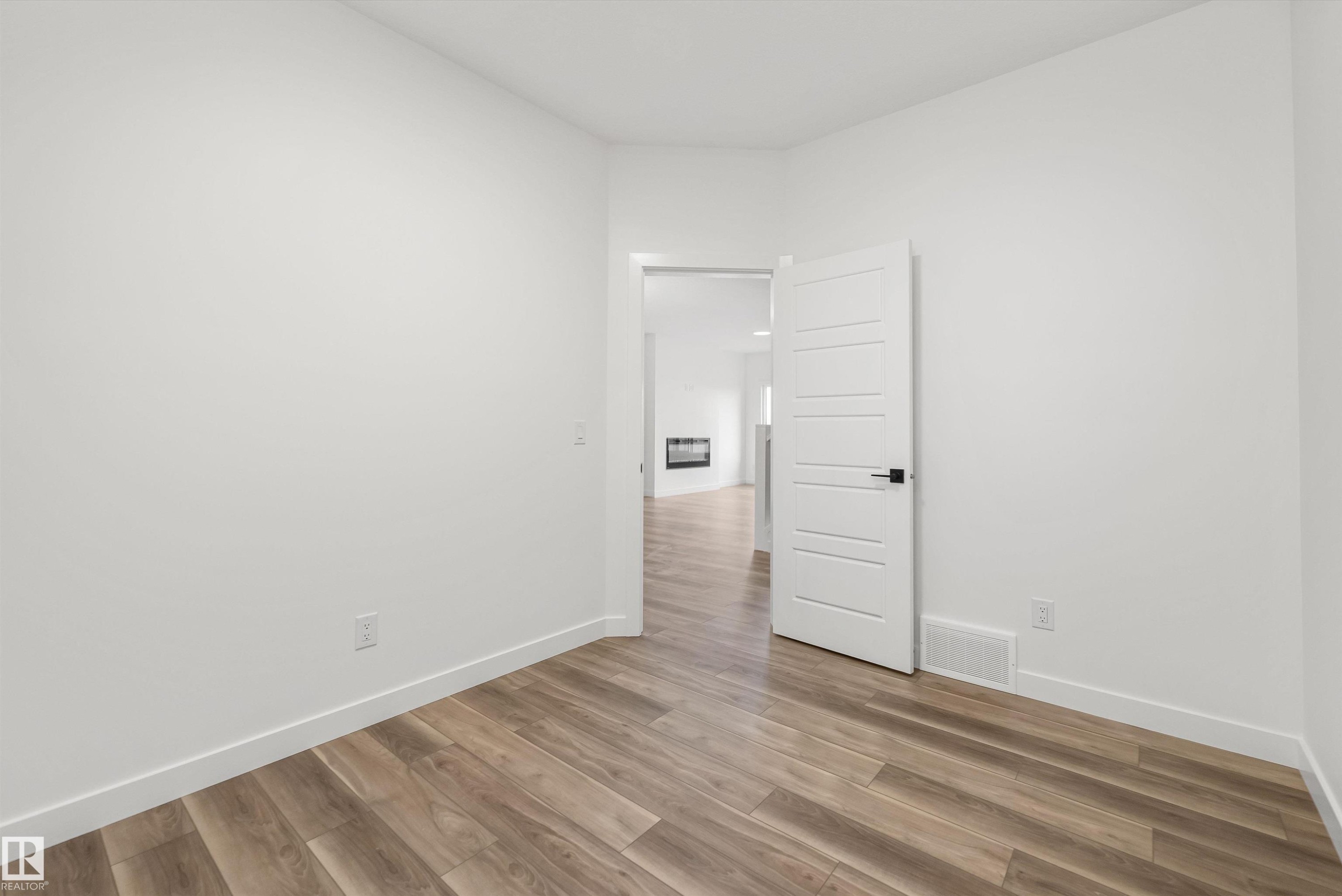 19115 20 Avenue Nw, Edmonton, AB - Indoor Photo Showing Other Room