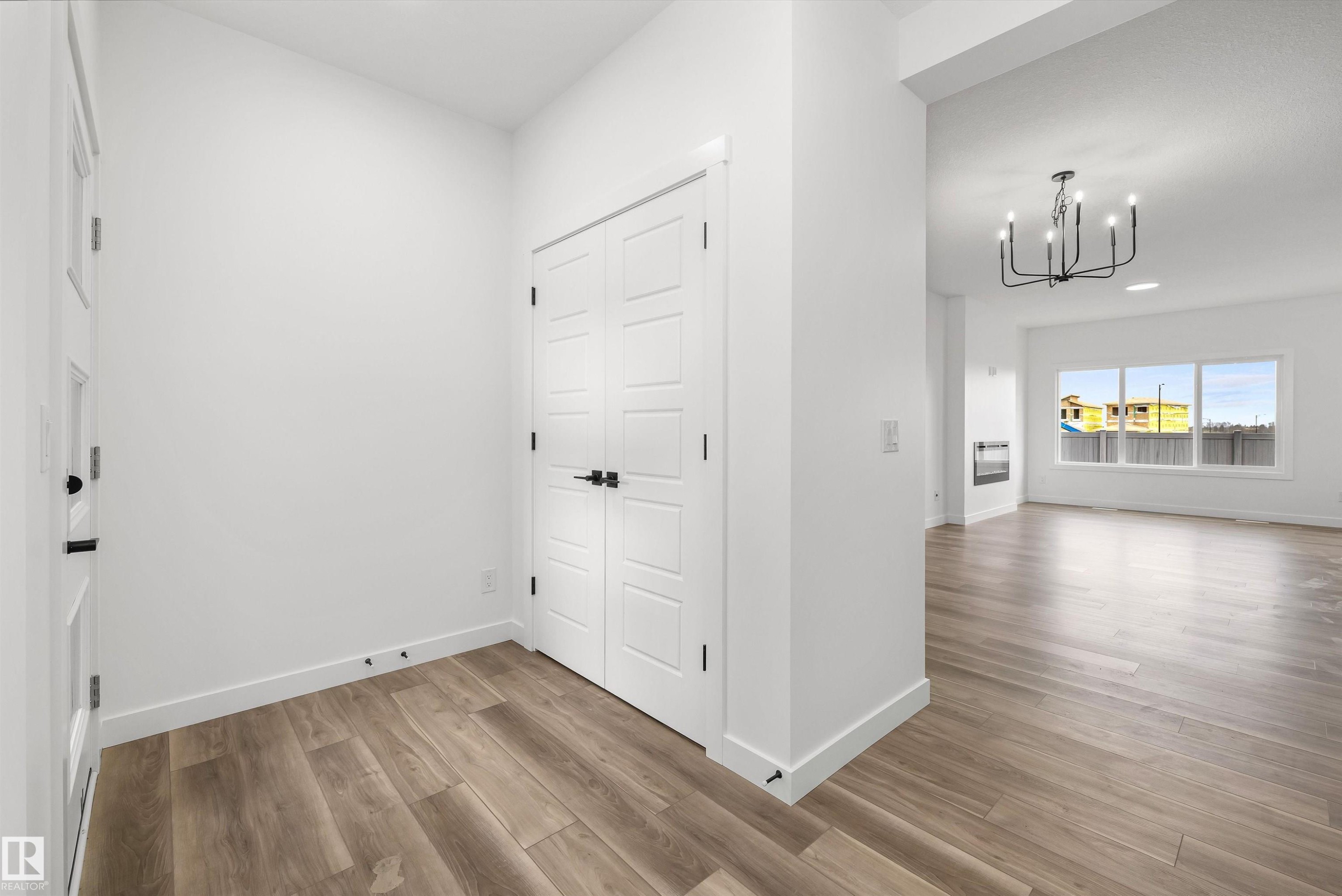 19115 20 Avenue Nw, Edmonton, AB - Indoor Photo Showing Other Room
