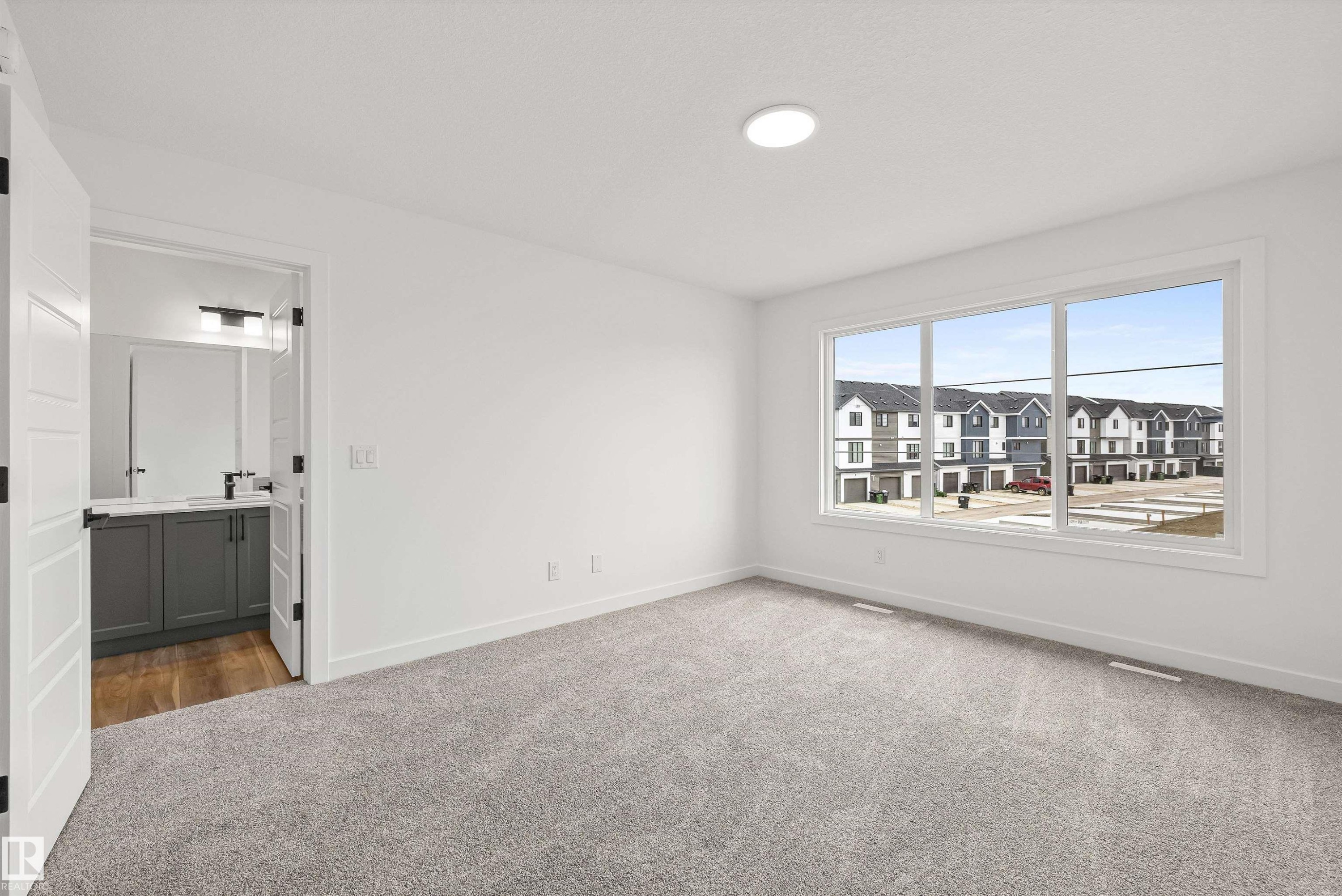 19115 20 Avenue Nw, Edmonton, AB - Indoor Photo Showing Other Room