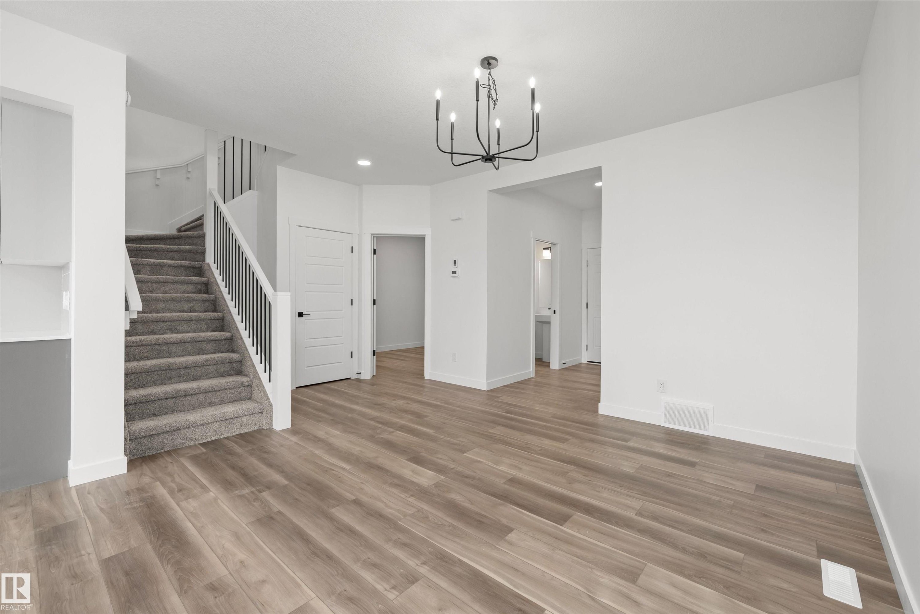 19115 20 Avenue Nw, Edmonton, AB - Indoor Photo Showing Other Room