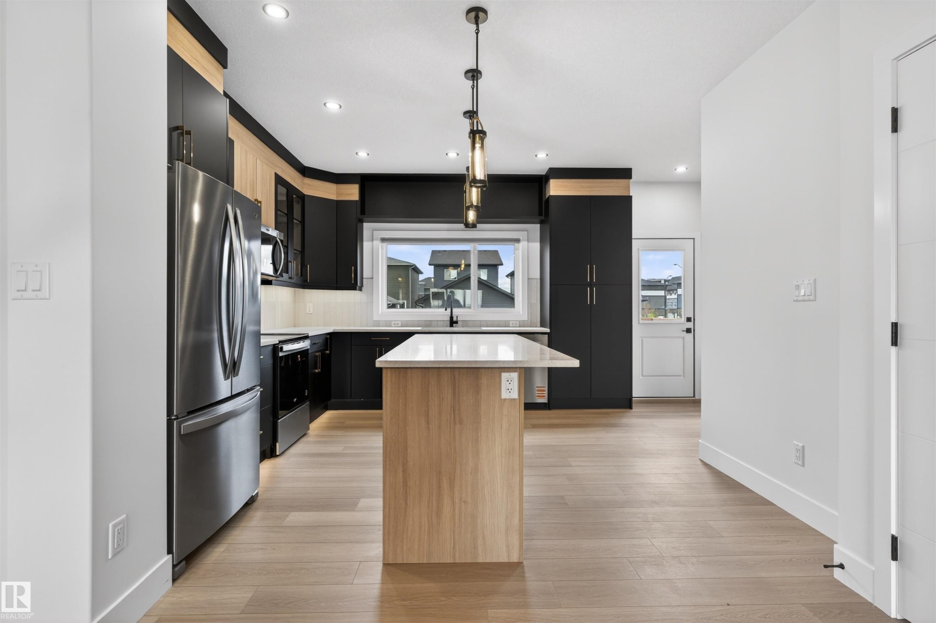 37 River Birch Way, St. Albert, AB - Indoor Photo Showing Kitchen With Stainless Steel Kitchen With Upgraded Kitchen