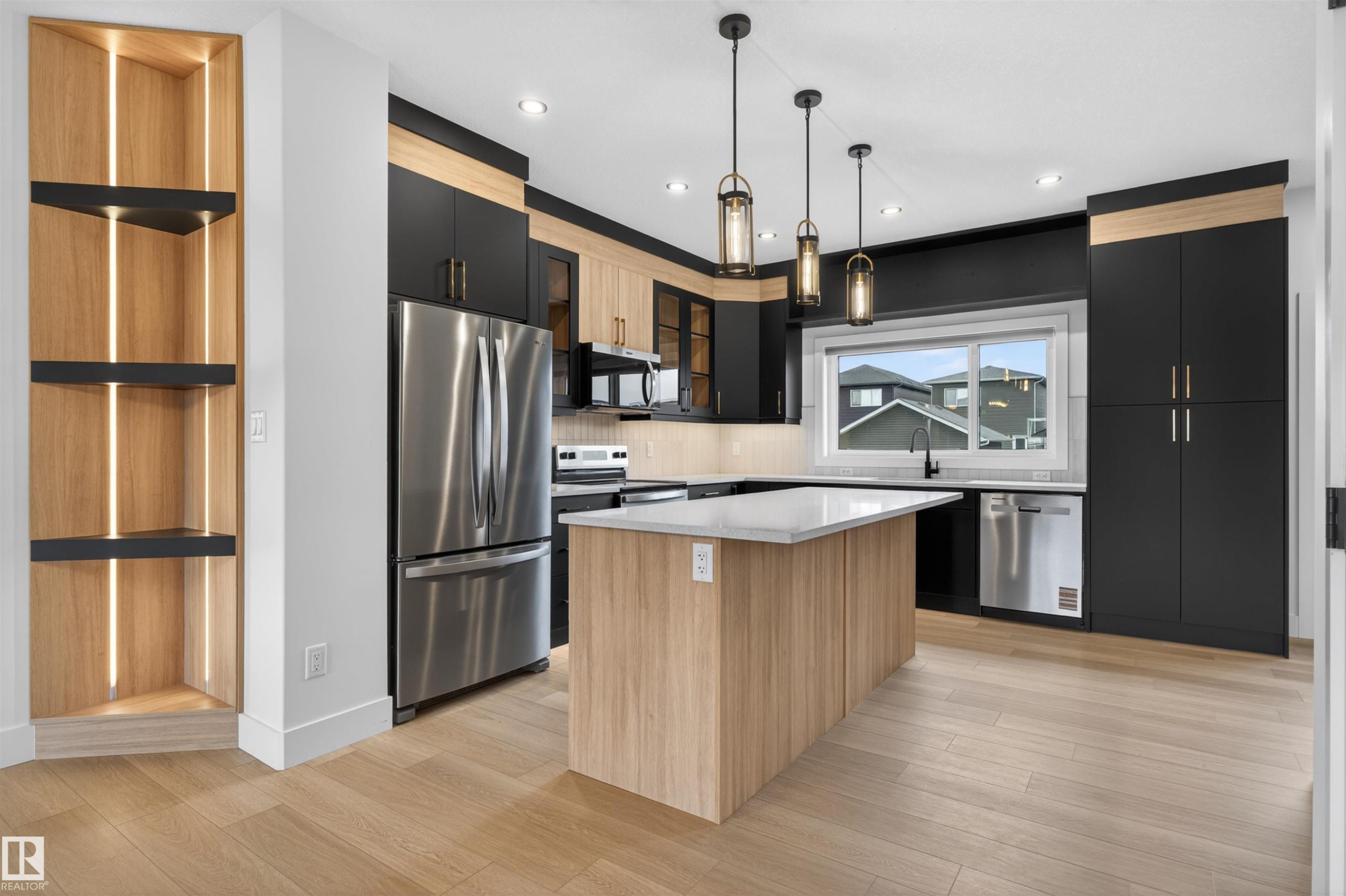 37 River Birch Way, St. Albert, AB - Indoor Photo Showing Kitchen With Stainless Steel Kitchen With Upgraded Kitchen