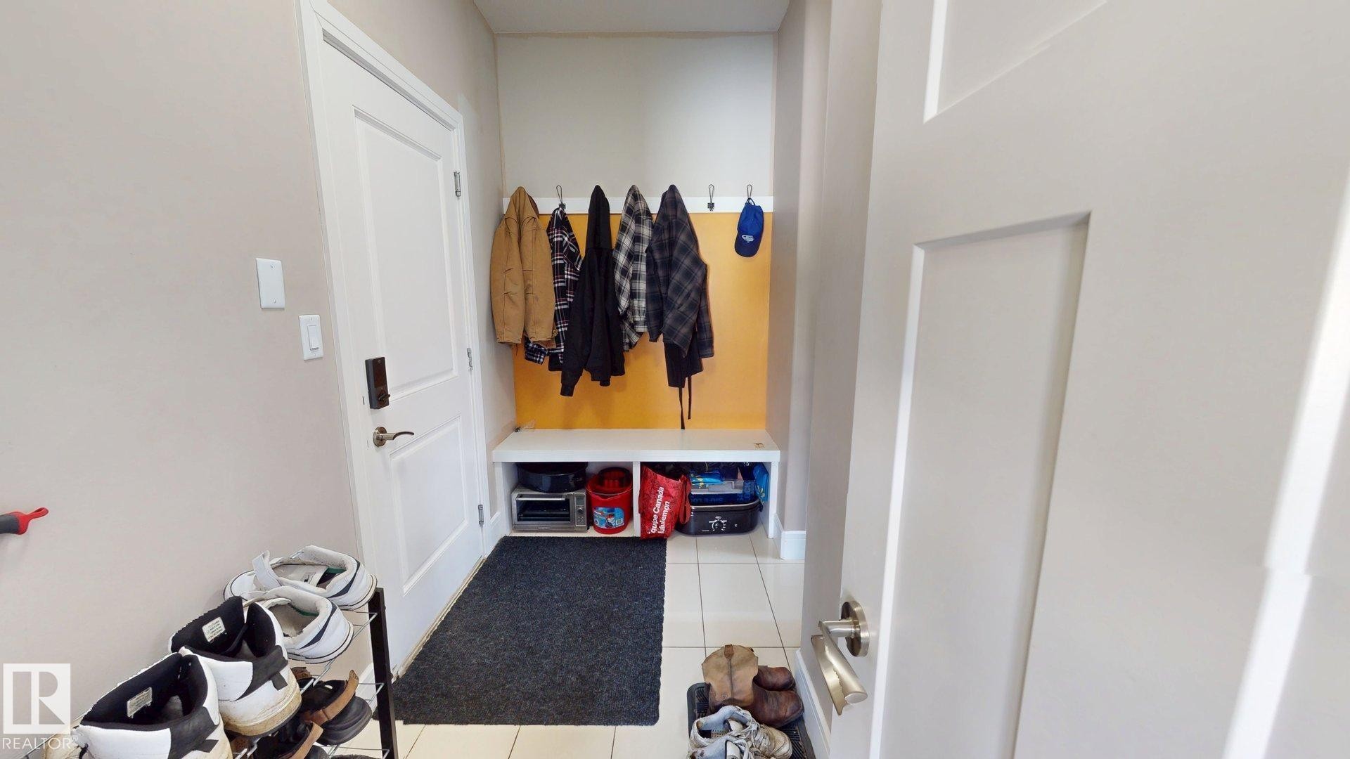 3621 Claxton Place, Edmonton, AB - Indoor