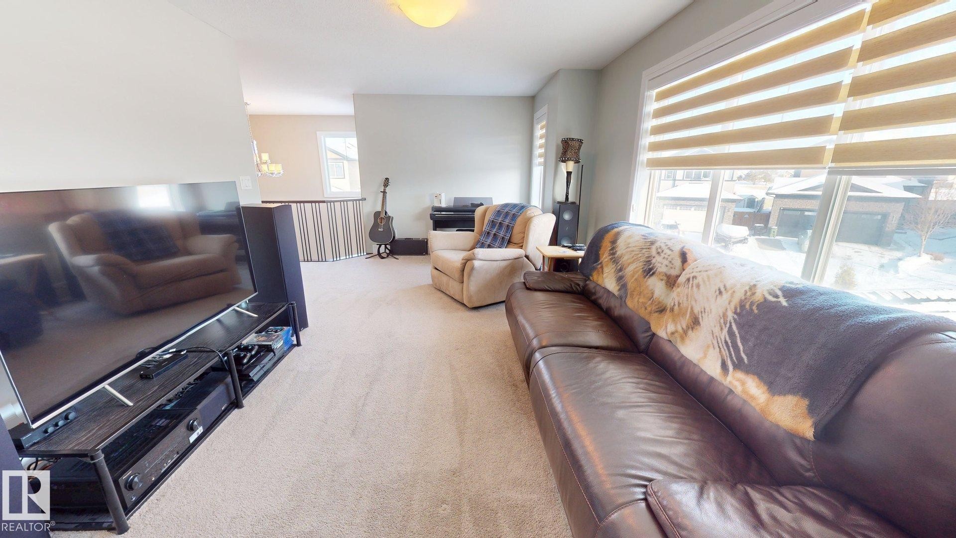 3621 Claxton Place, Edmonton, AB - Indoor Photo Showing Living Room