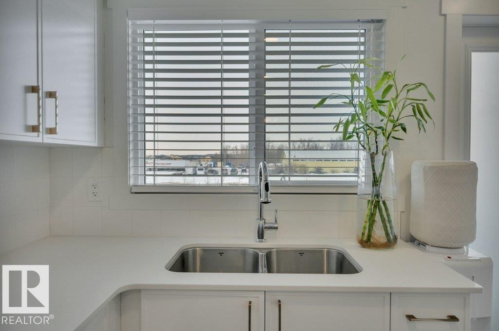 28 850 Secord Boulevard, Edmonton, AB - Indoor Photo Showing Kitchen With Double Sink