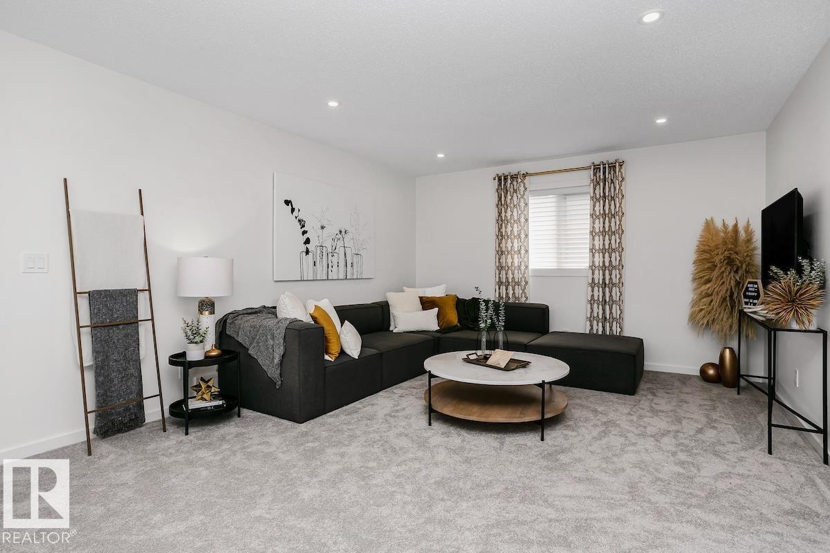 5807 Raven Crescent, Edmonton, AB - Indoor Photo Showing Living Room