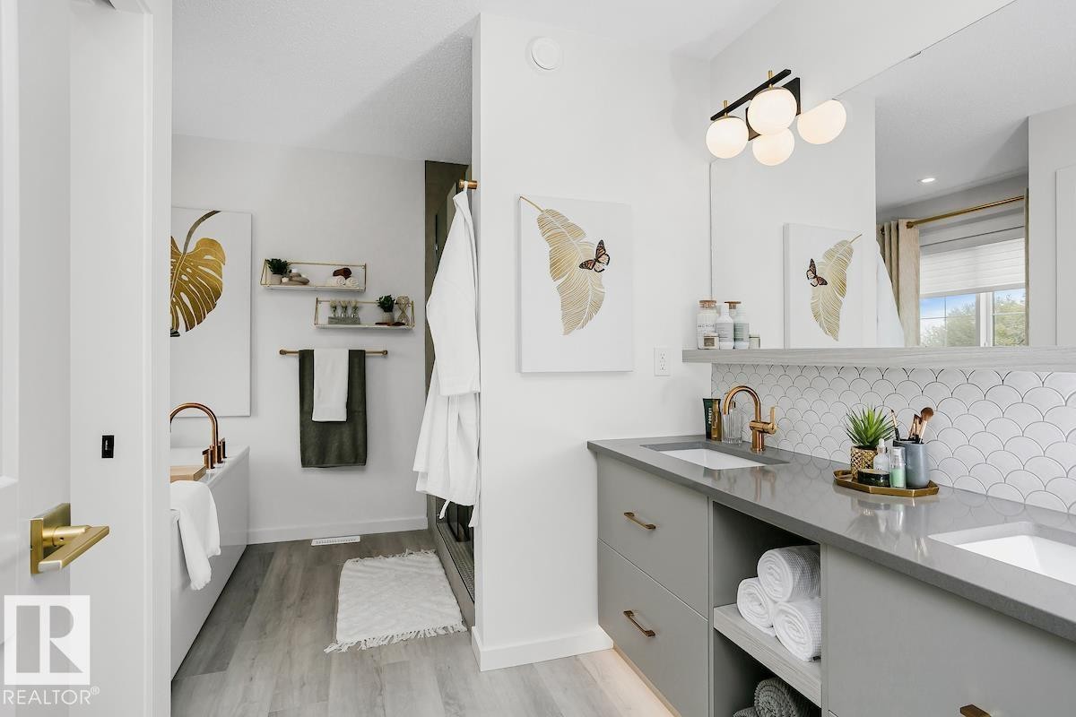 5807 Raven Crescent, Edmonton, AB - Indoor Photo Showing Bathroom