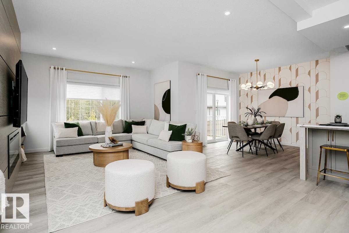 5807 Raven Crescent, Edmonton, AB - Indoor Photo Showing Living Room