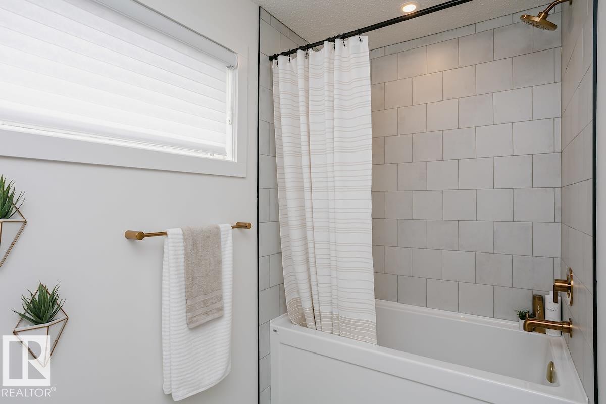 5807 Raven Crescent, Edmonton, AB - Indoor Photo Showing Bathroom