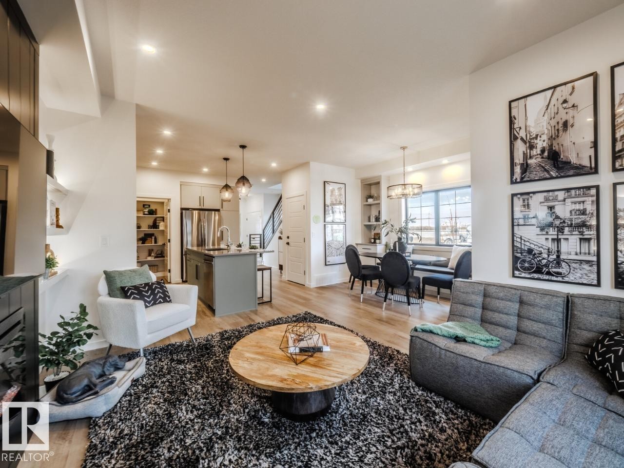 5 Clichy Close, St. Albert, AB - Indoor Photo Showing Living Room