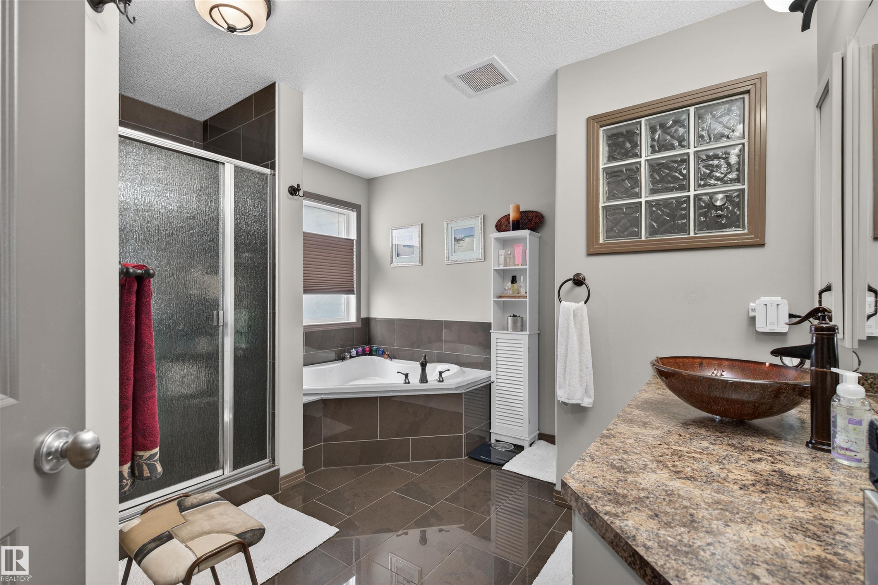 1213 Cunningham Drive, Edmonton, AB - Indoor Photo Showing Bathroom