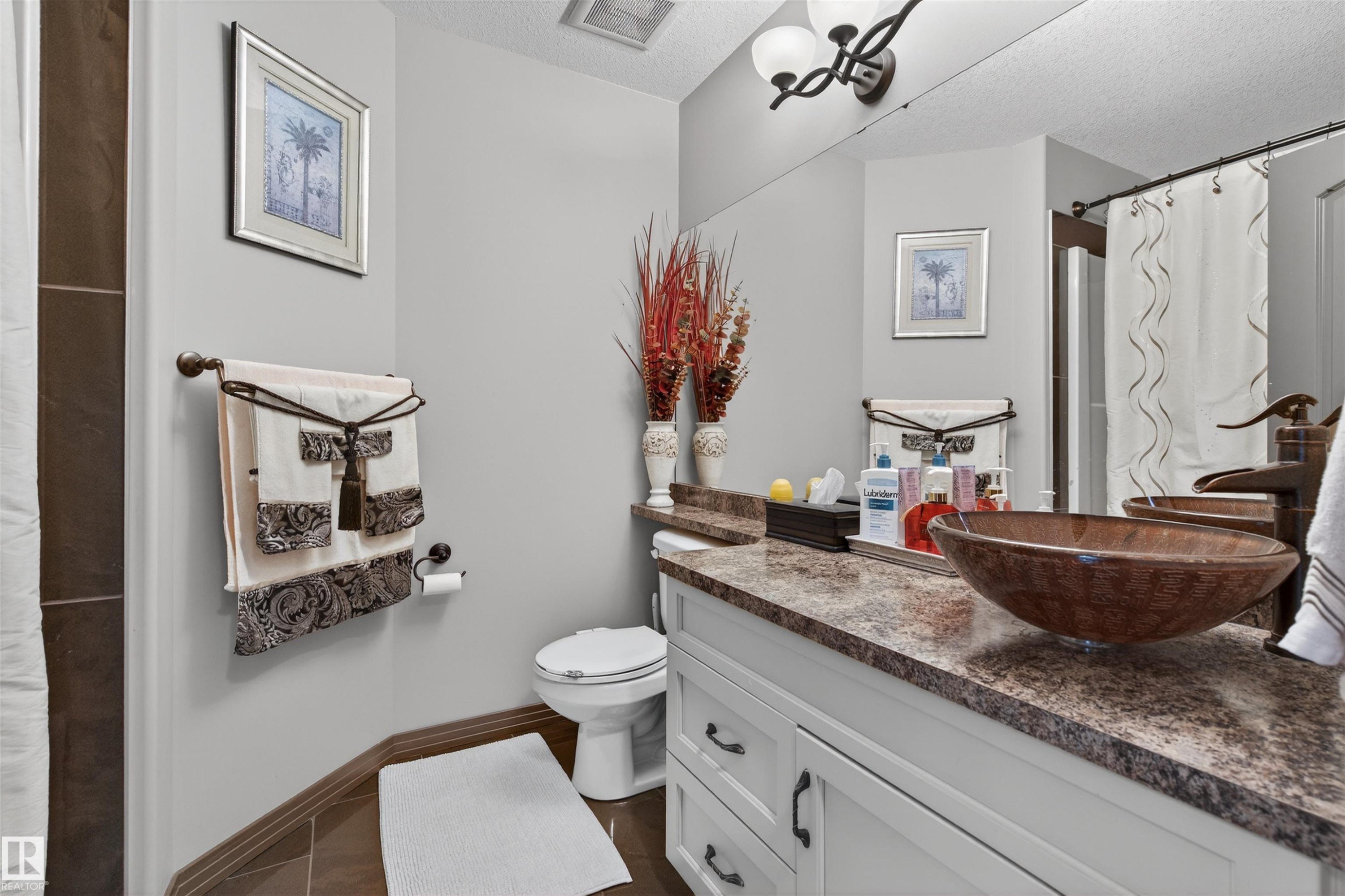 1213 Cunningham Drive, Edmonton, AB - Indoor Photo Showing Bathroom