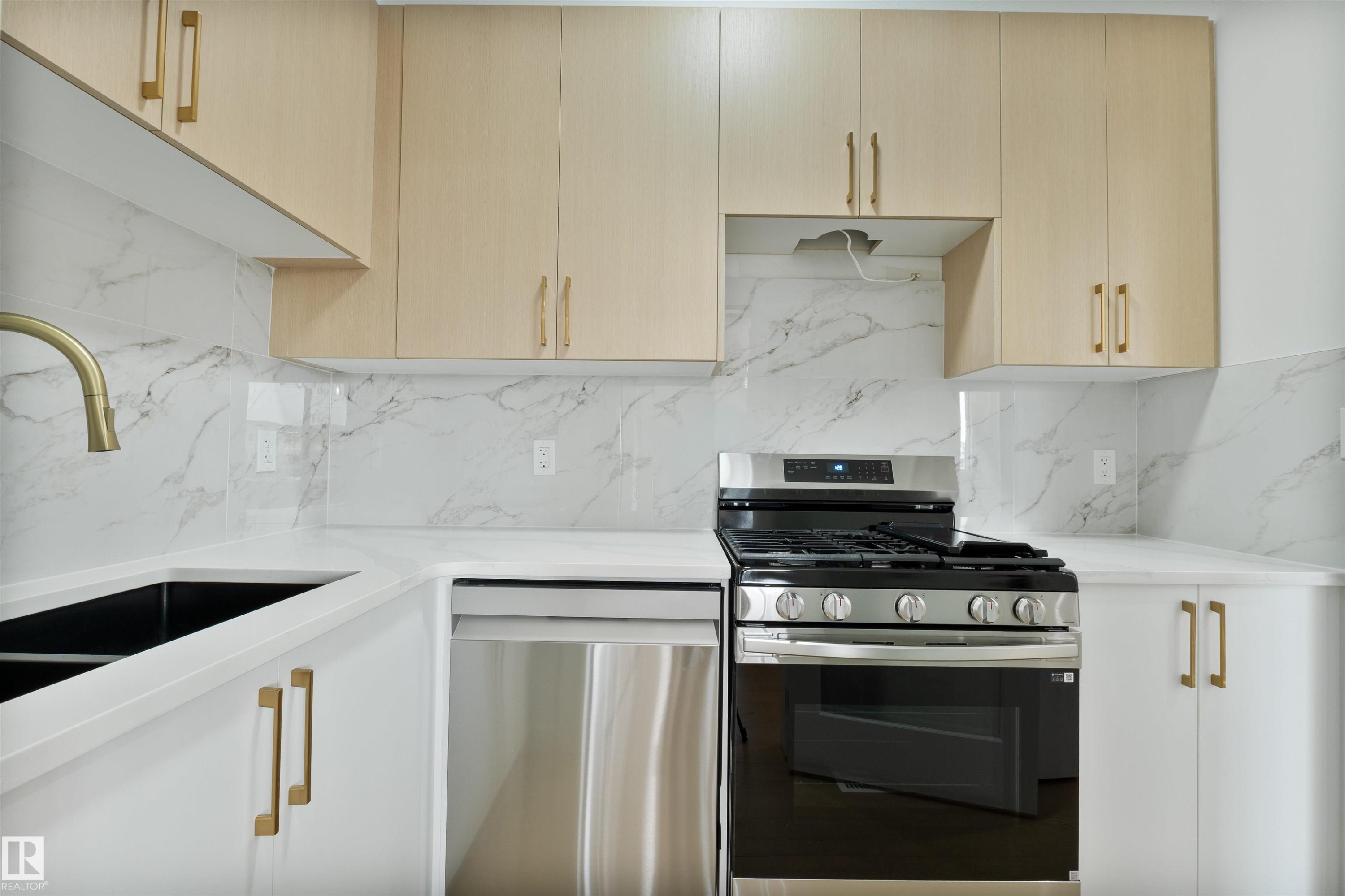 603 Ashgrove Circle, Leduc, AB - Indoor Photo Showing Kitchen With Double Sink
