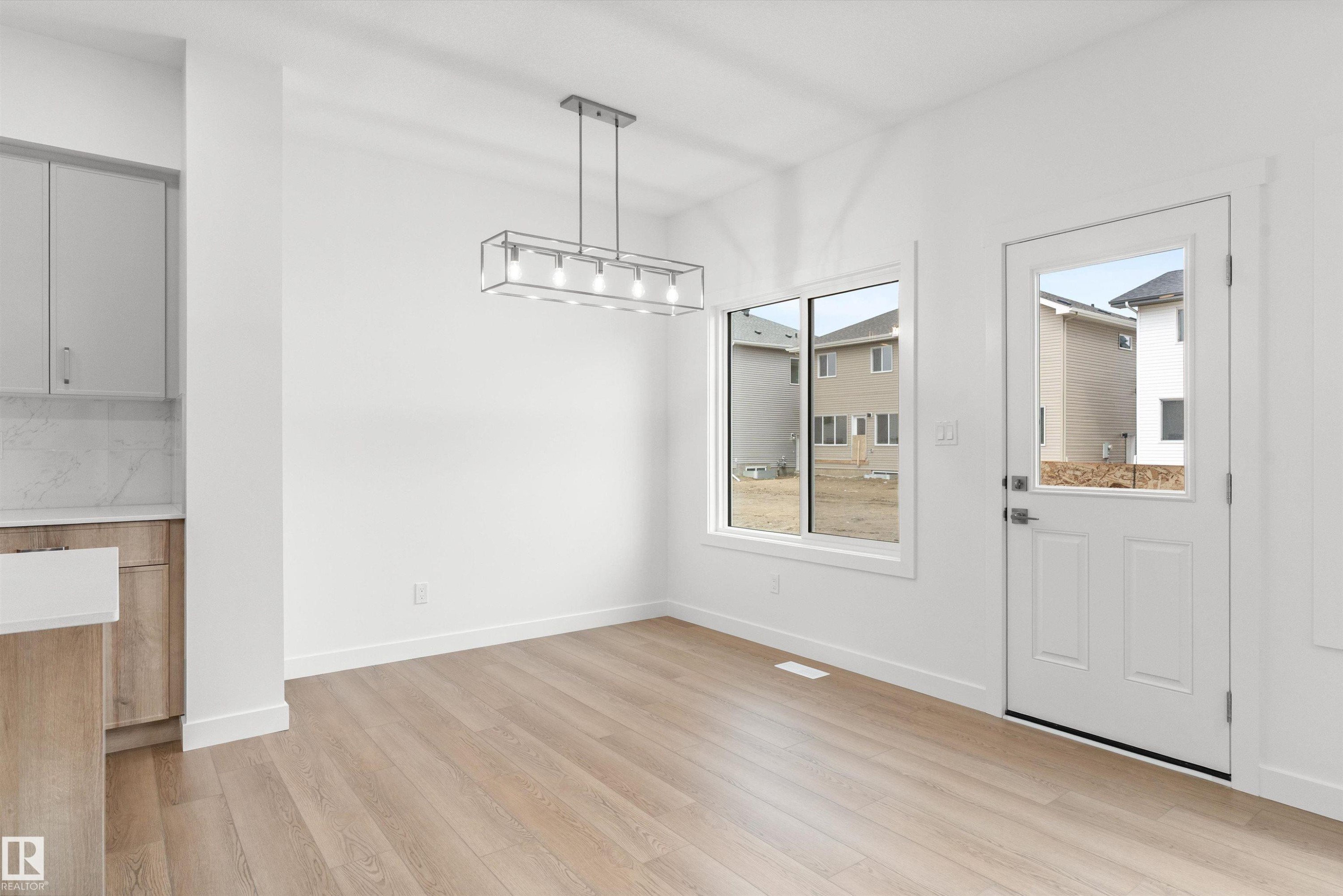 924 18 Avenue, Edmonton, AB - Indoor Photo Showing Kitchen