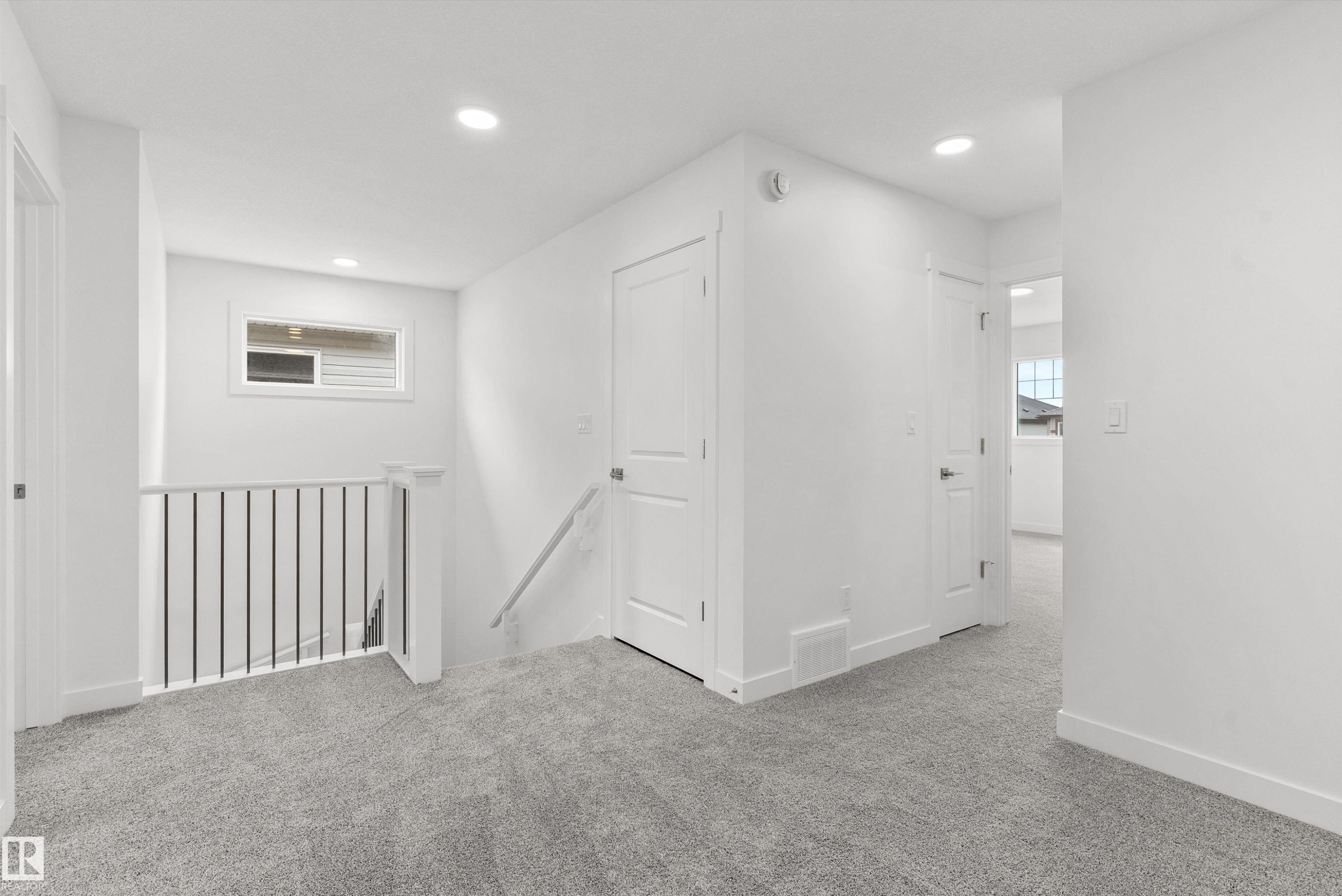 924 18 Avenue, Edmonton, AB - Indoor Photo Showing Other Room