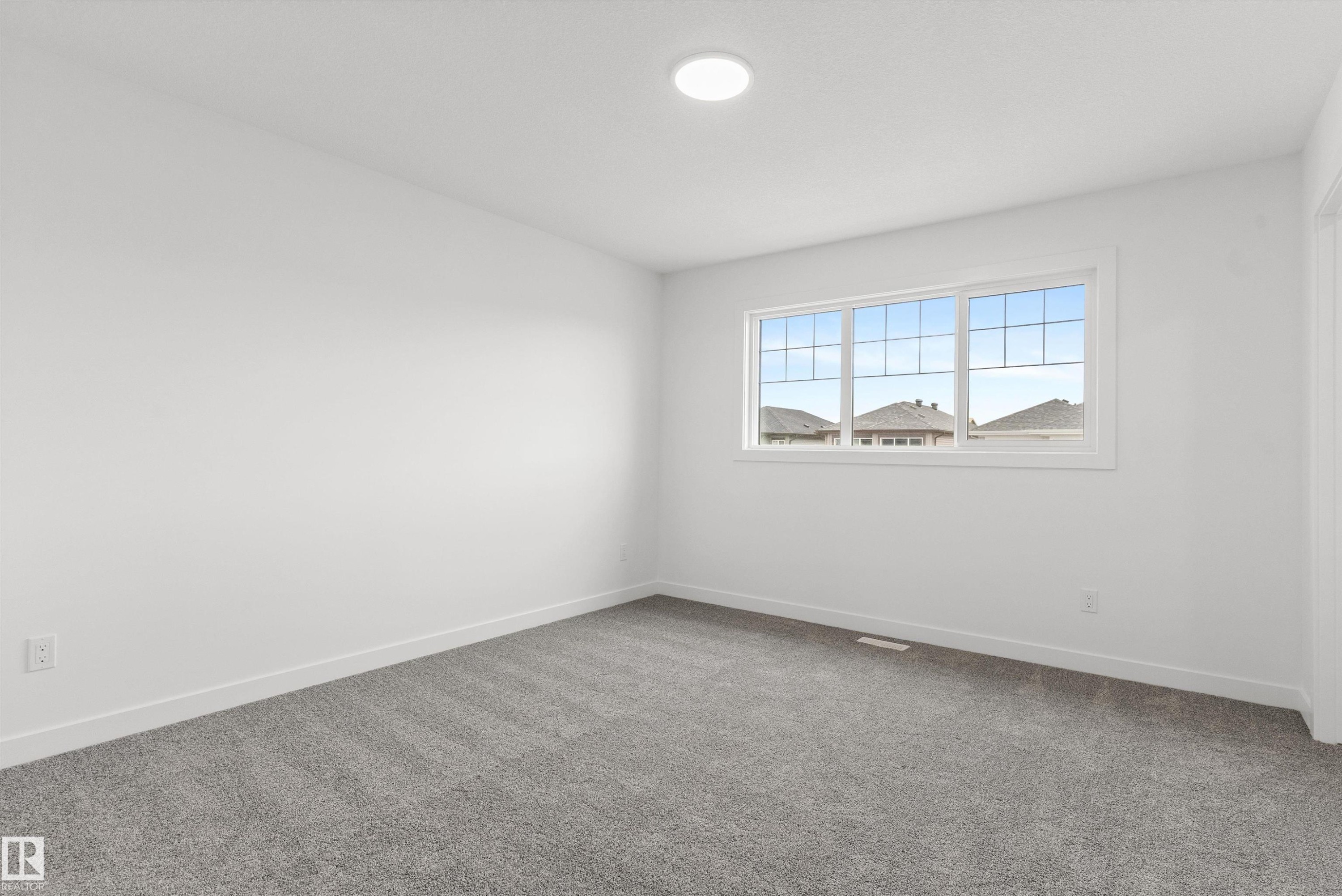 924 18 Avenue, Edmonton, AB - Indoor Photo Showing Bedroom