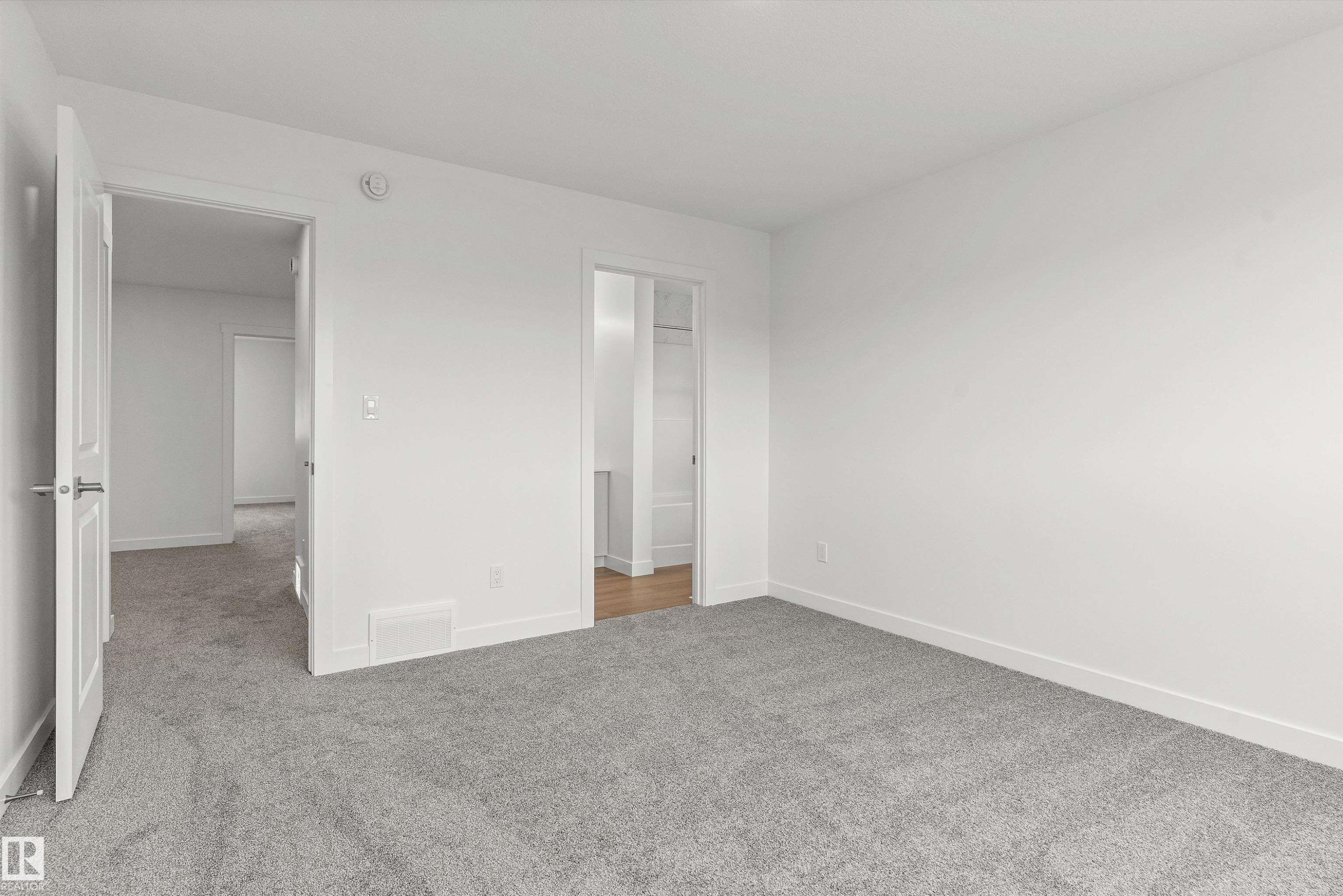 924 18 Avenue, Edmonton, AB - Indoor Photo Showing Bedroom